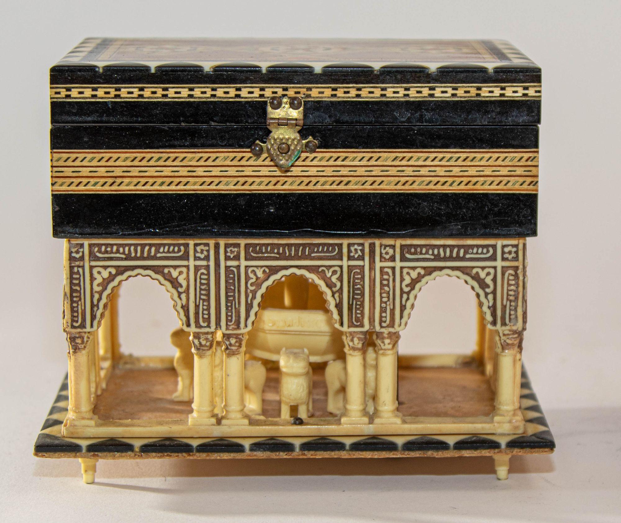 1950s Alhambra Palace Granada Spain Handmade Footed Moorish Music Box 10