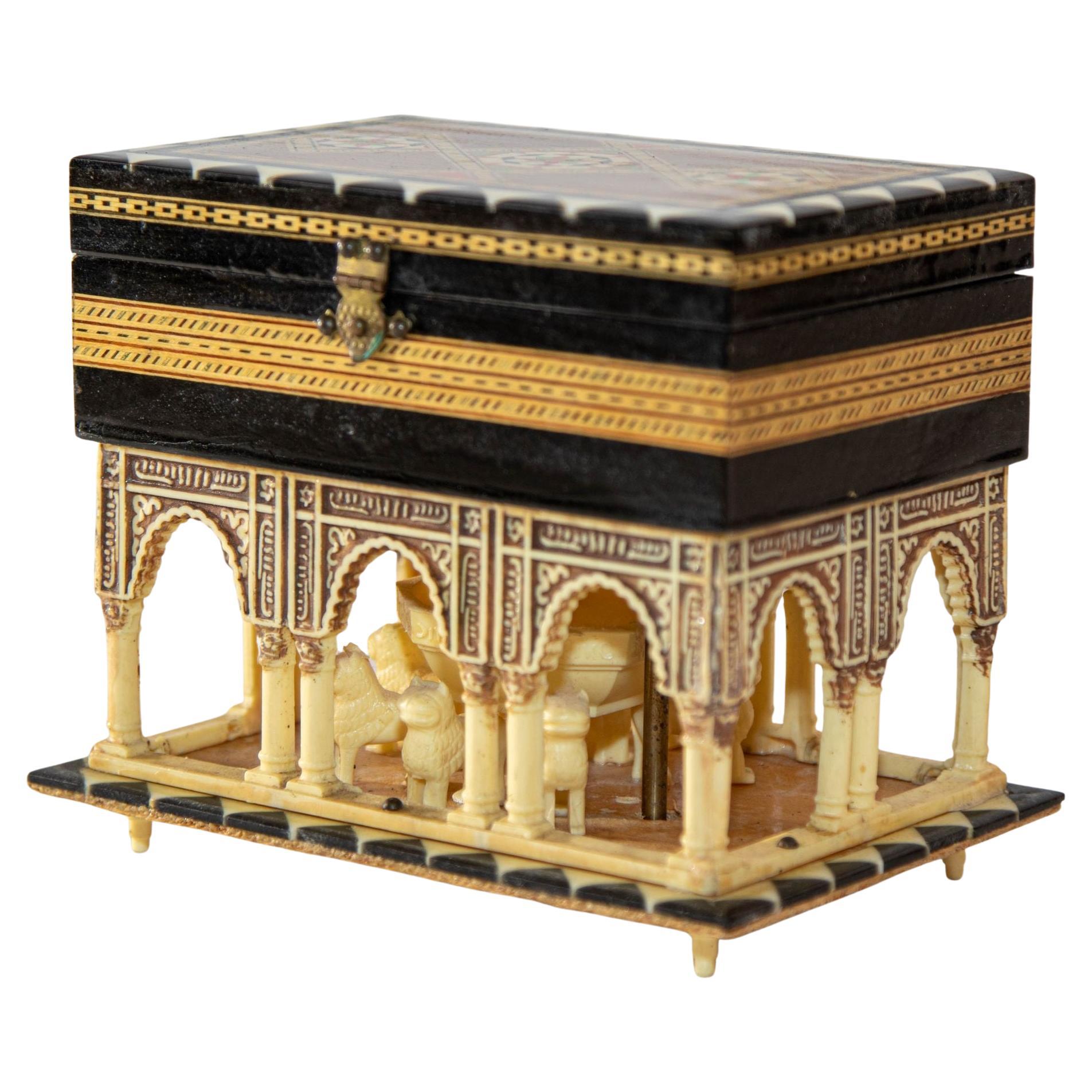1950er Alhambra Palast Granada Spanien Handgefertigte Moorish Music Box mit Fuß