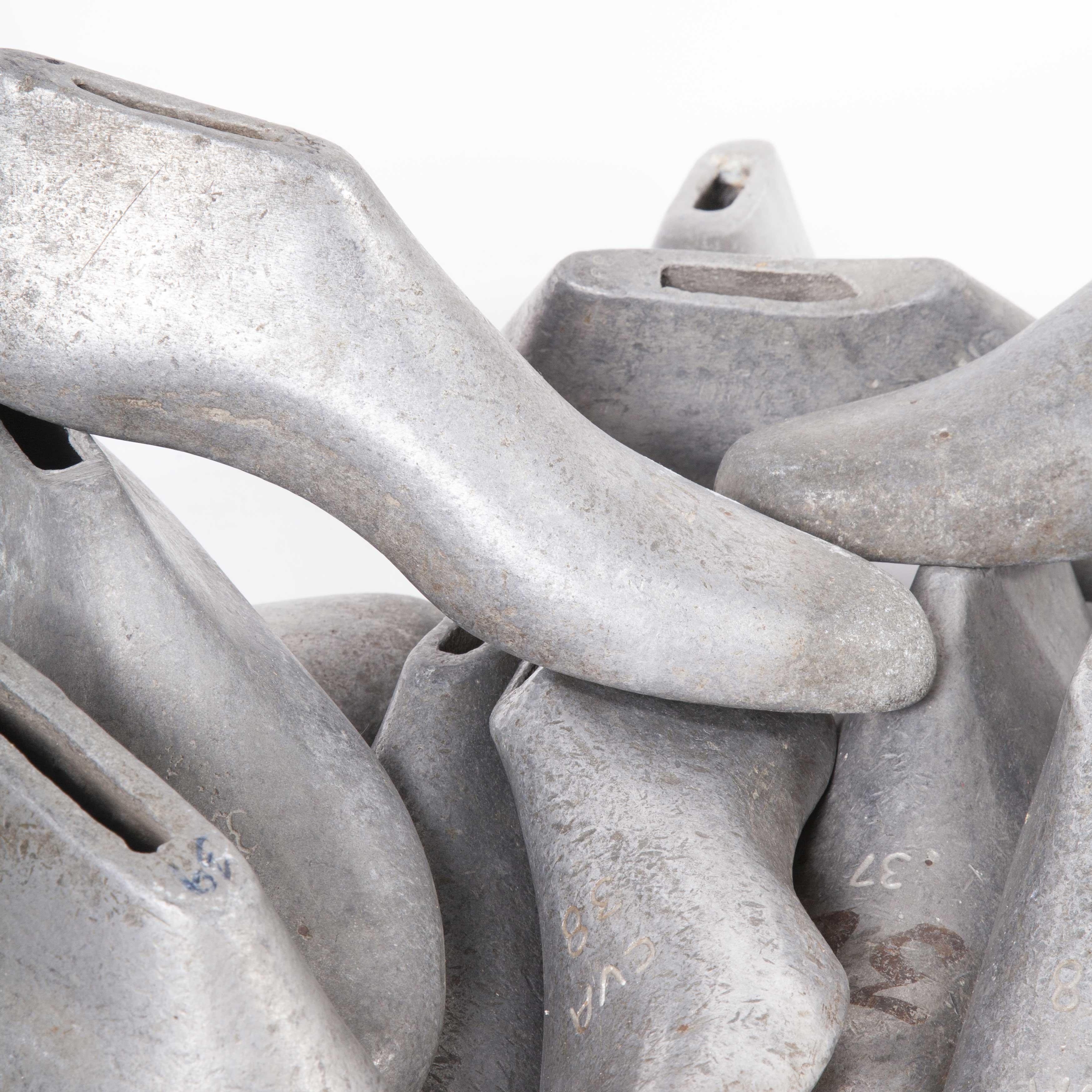 aluminium-Schuhleisten der 1950er Jahre - Formen

aluminium-Schuhleisten aus den 1950er Jahren - Gussformen. Ungewöhnliche Schuhleisten aus Aluminiumguss. Verkauft als Einzelstücke, die nicht nach Größe oder links/rechts gepaart werden können.