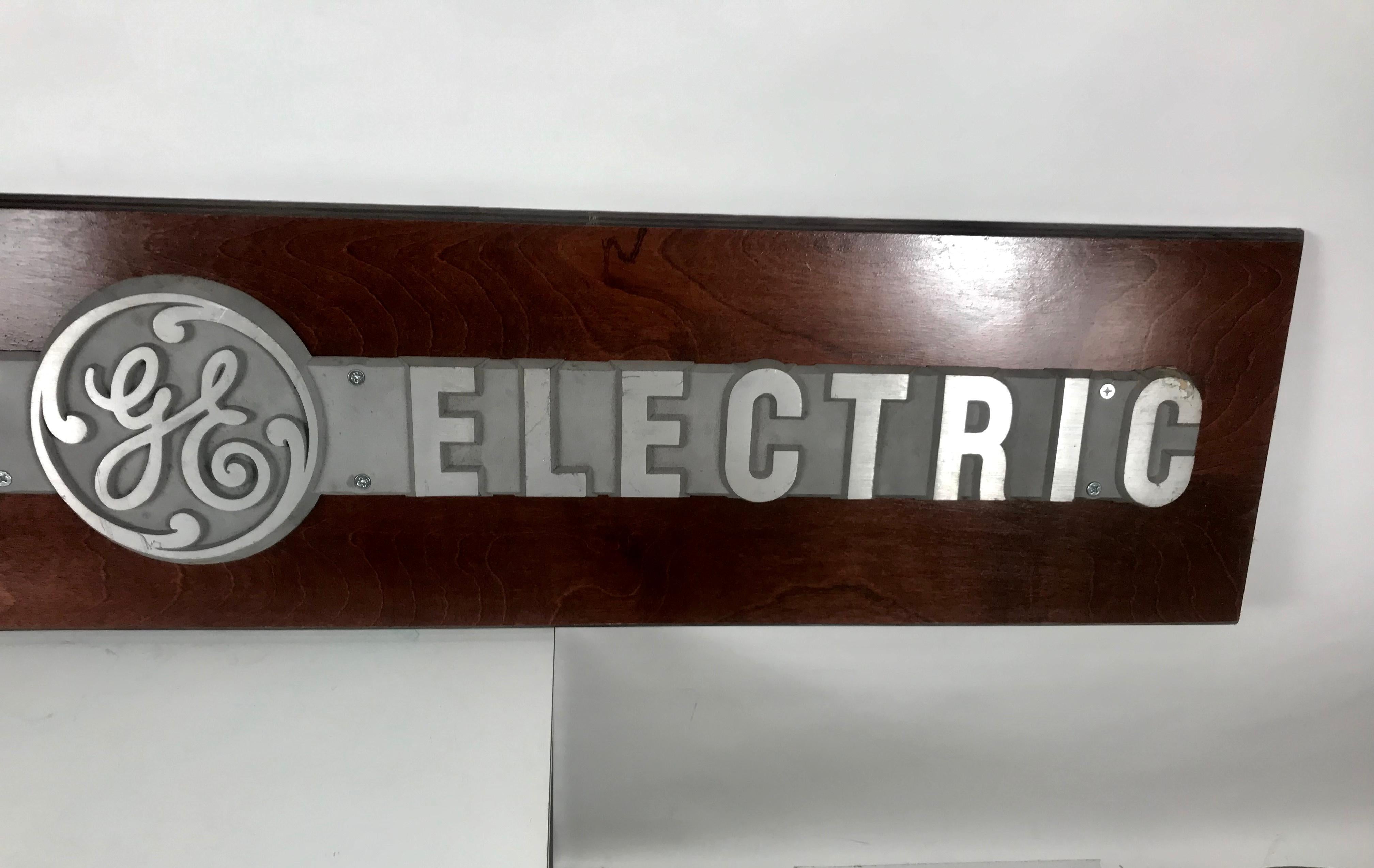 1950er Jahre Aluminium auf Wood General Electric Logo, Schild Plaque (amerikanisch) im Angebot