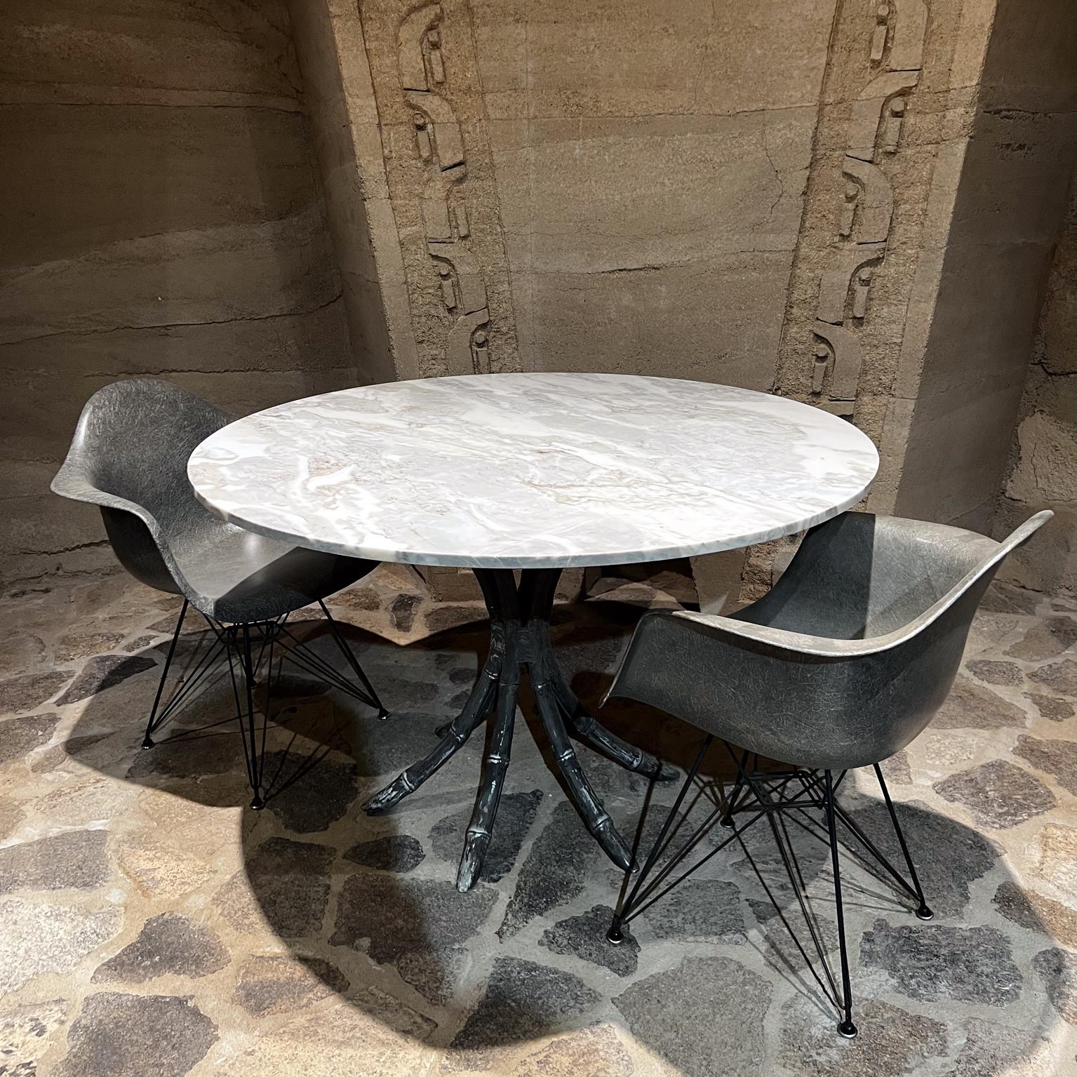 Mesa de comedor 1950 de mármol imitación bambú México Moderno de mediados de siglo en venta
