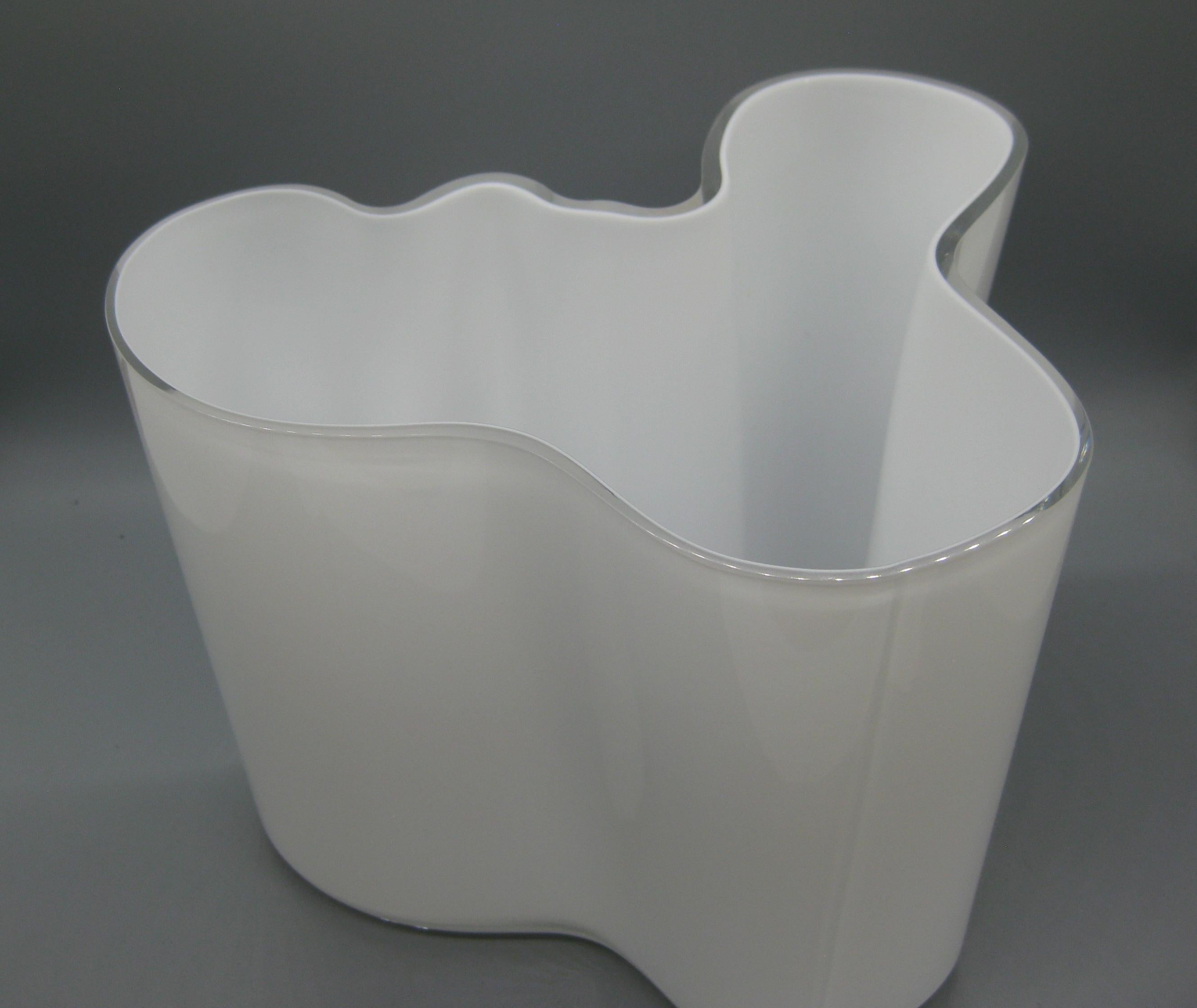 XX secolo Vaso in vetro incamiciato bianco Alvar Aalto Iittala 