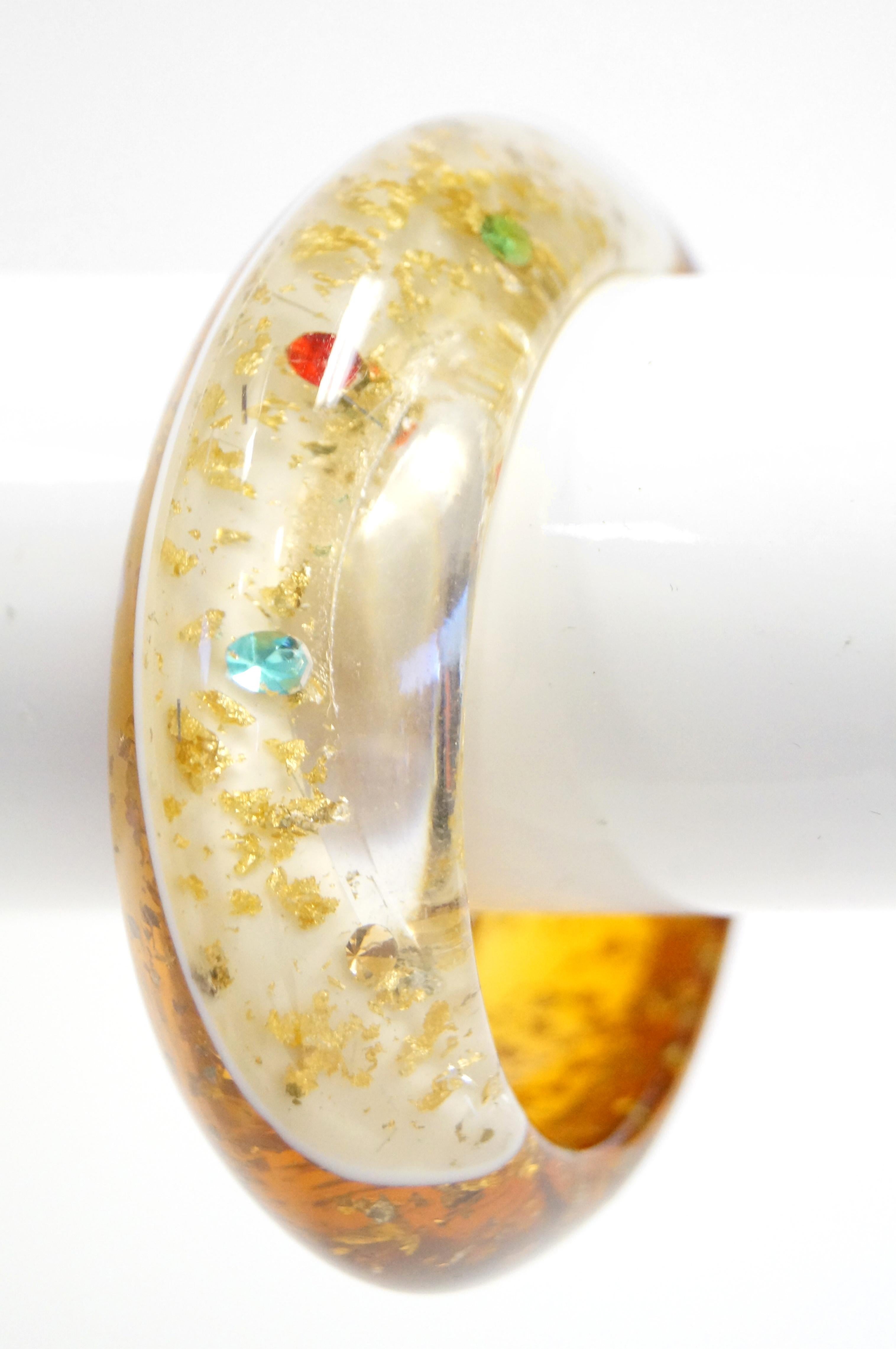 1950s Amber Lucite Bangle with Glitter and Rhinestone Inclusions For Sale 2