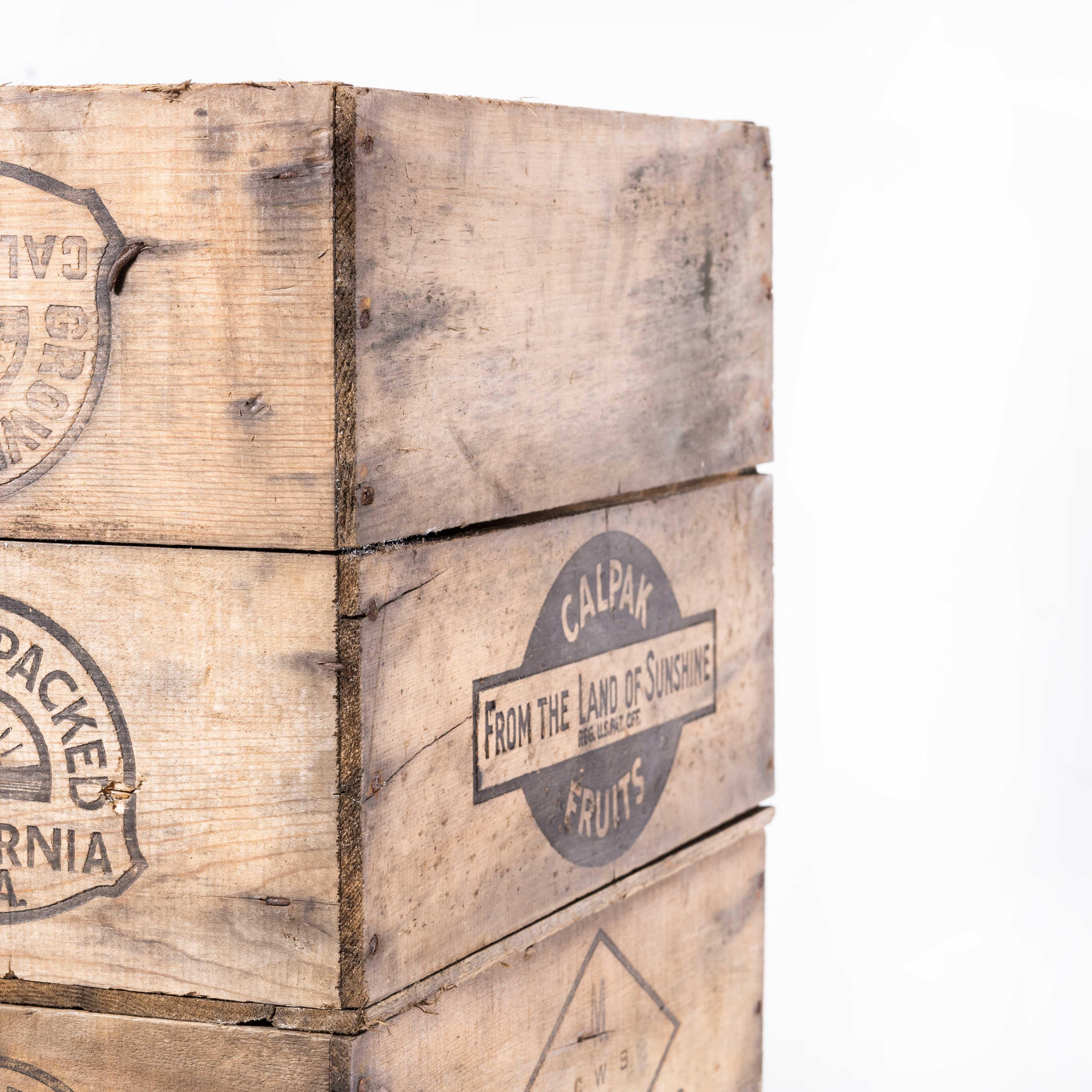 Amerikanisches Markenprodukt der 1950er Jahre  Kisten - Various Quantities Available (Holz) im Angebot