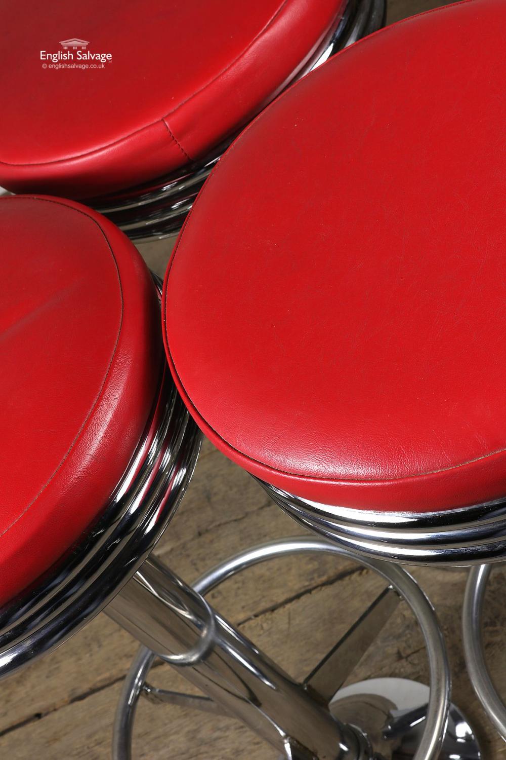 20ième siècle Tabourets chromés rouges de style Diner américain des années 1950 en vente