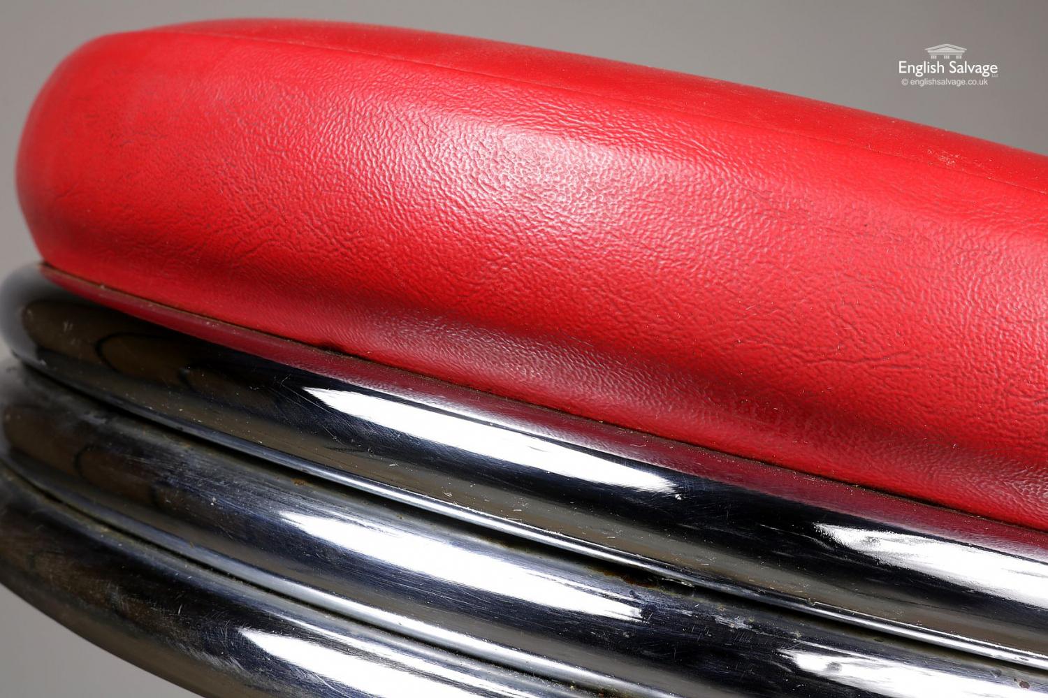 Cuir Tabourets chromés rouges de style Diner américain des années 1950 en vente