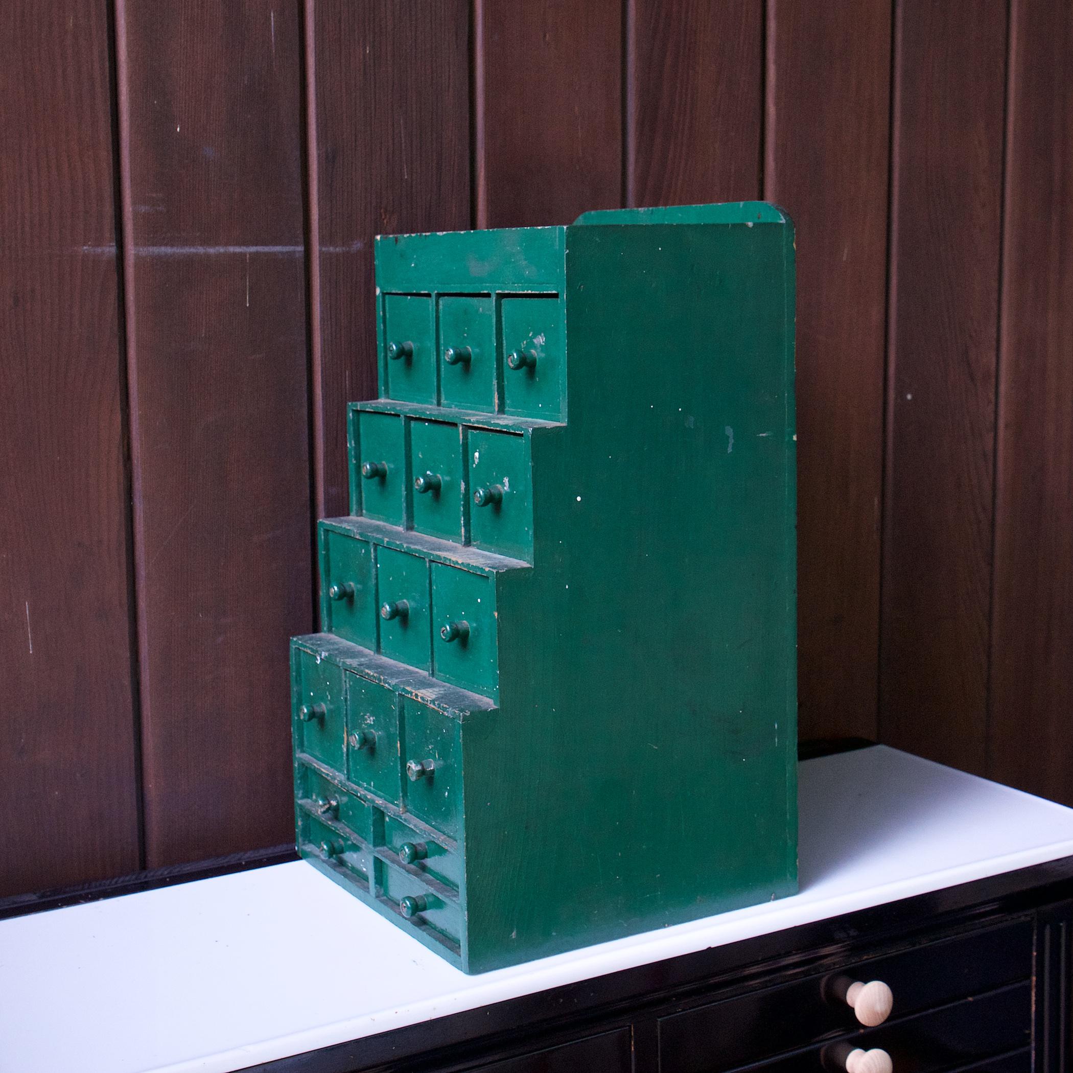 1950s American Garage Craftmans Bits Plywood Cabinet Tabletop Chest WW2 Era Estadounidense en venta