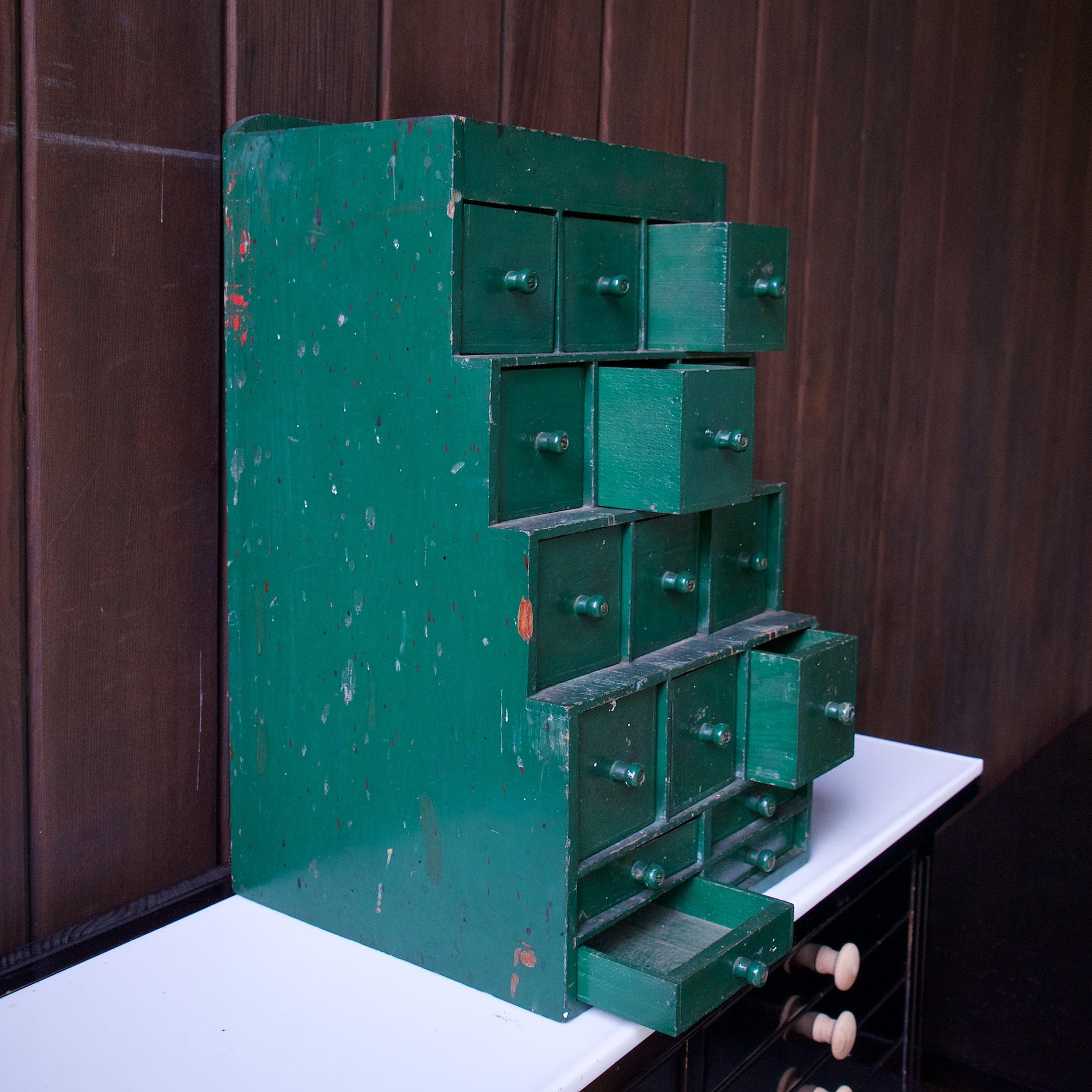 1950s American Garage Craftmans Bits Plywood Cabinet Tabletop Chest WW2 Era Pintado en venta