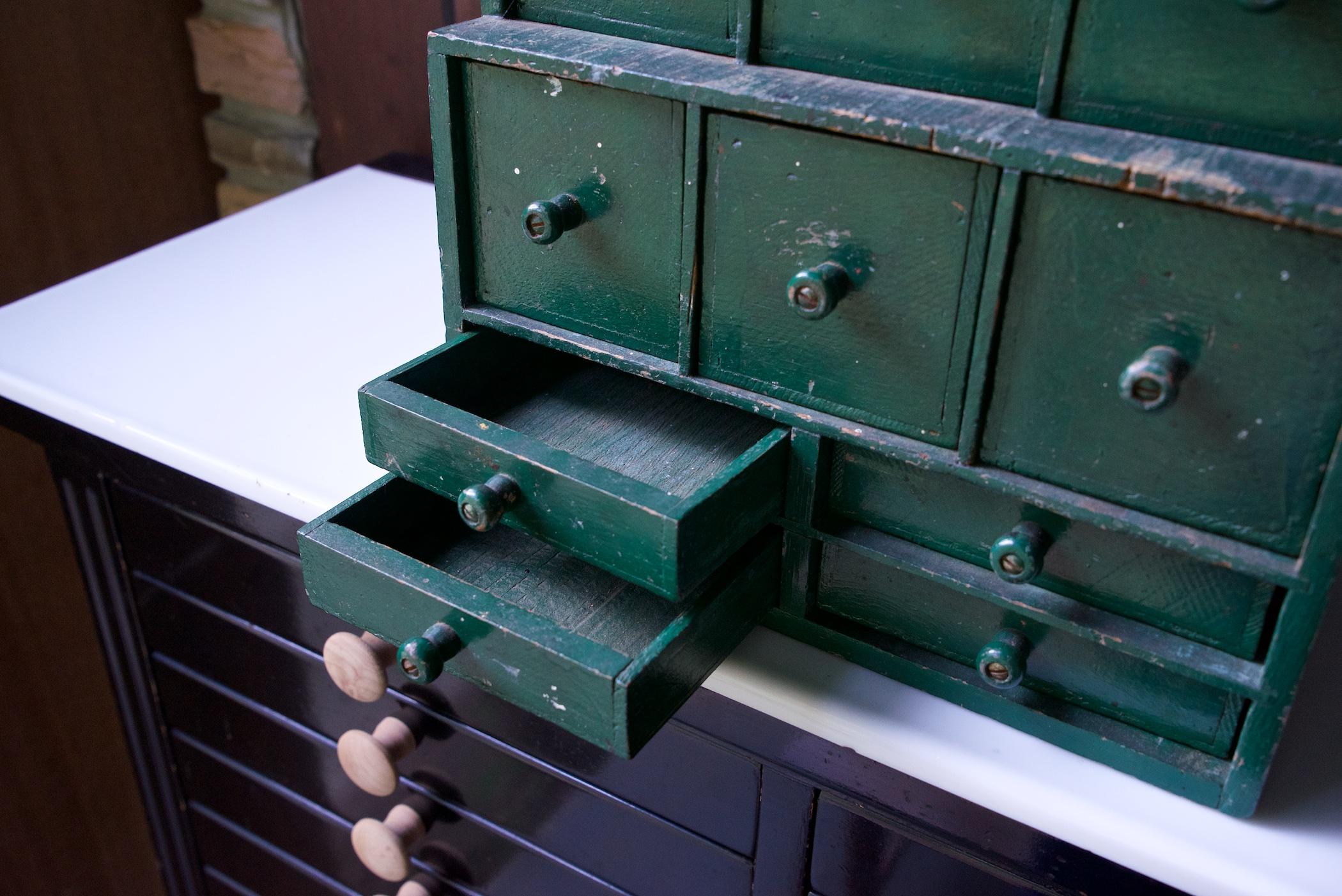 1950s American Garage Craftmans Bits Plywood Cabinet Tabletop Chest WW2 Era Madera contrachapada en venta