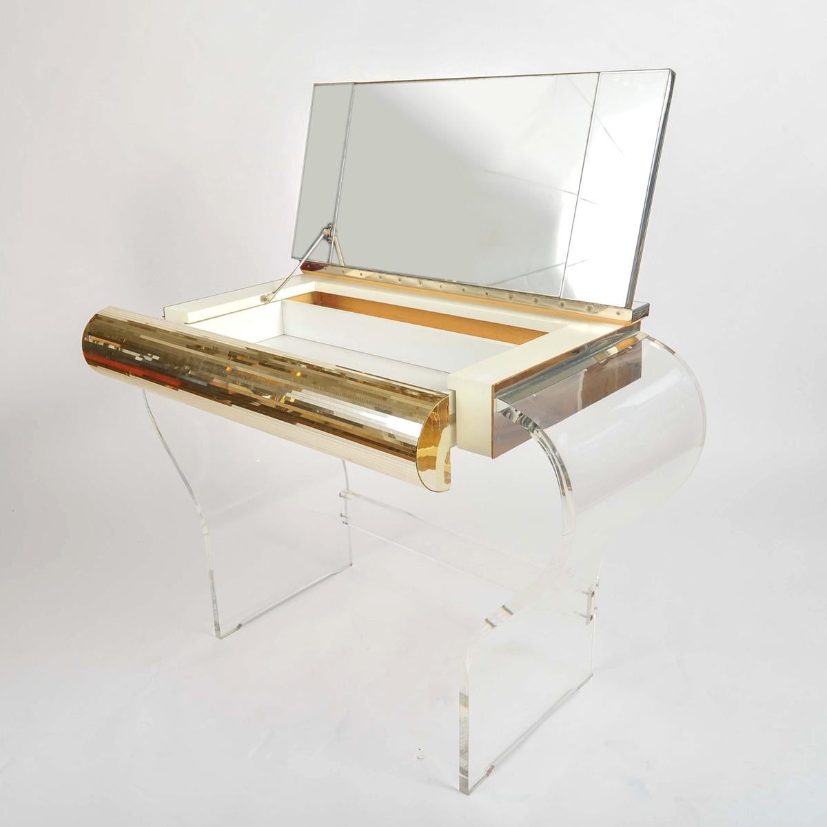 1950s American lucite dressing-table For Sale 1