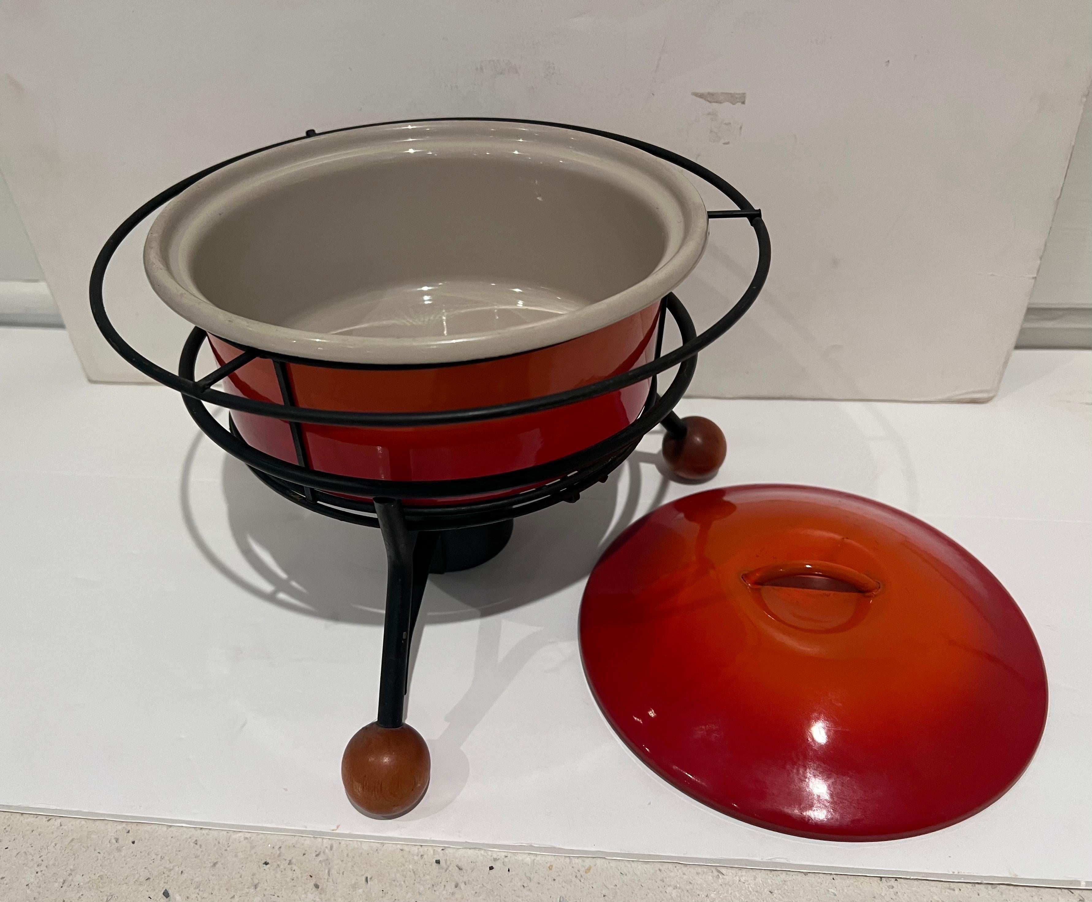 1950's American Mid Century Atomic Age Rare Fondue Pot Casserole In Excellent Condition For Sale In San Diego, CA