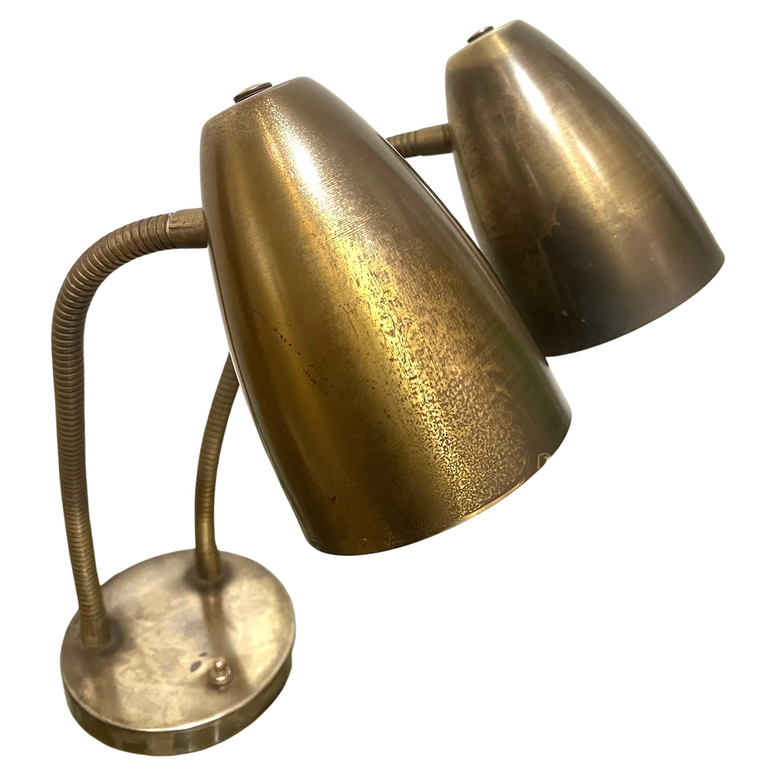 Double head patinated brass finish gooseneck table/desk lamp, circa 1950s great condition very clean condition original finish can be polished 3-way perfect working condition.