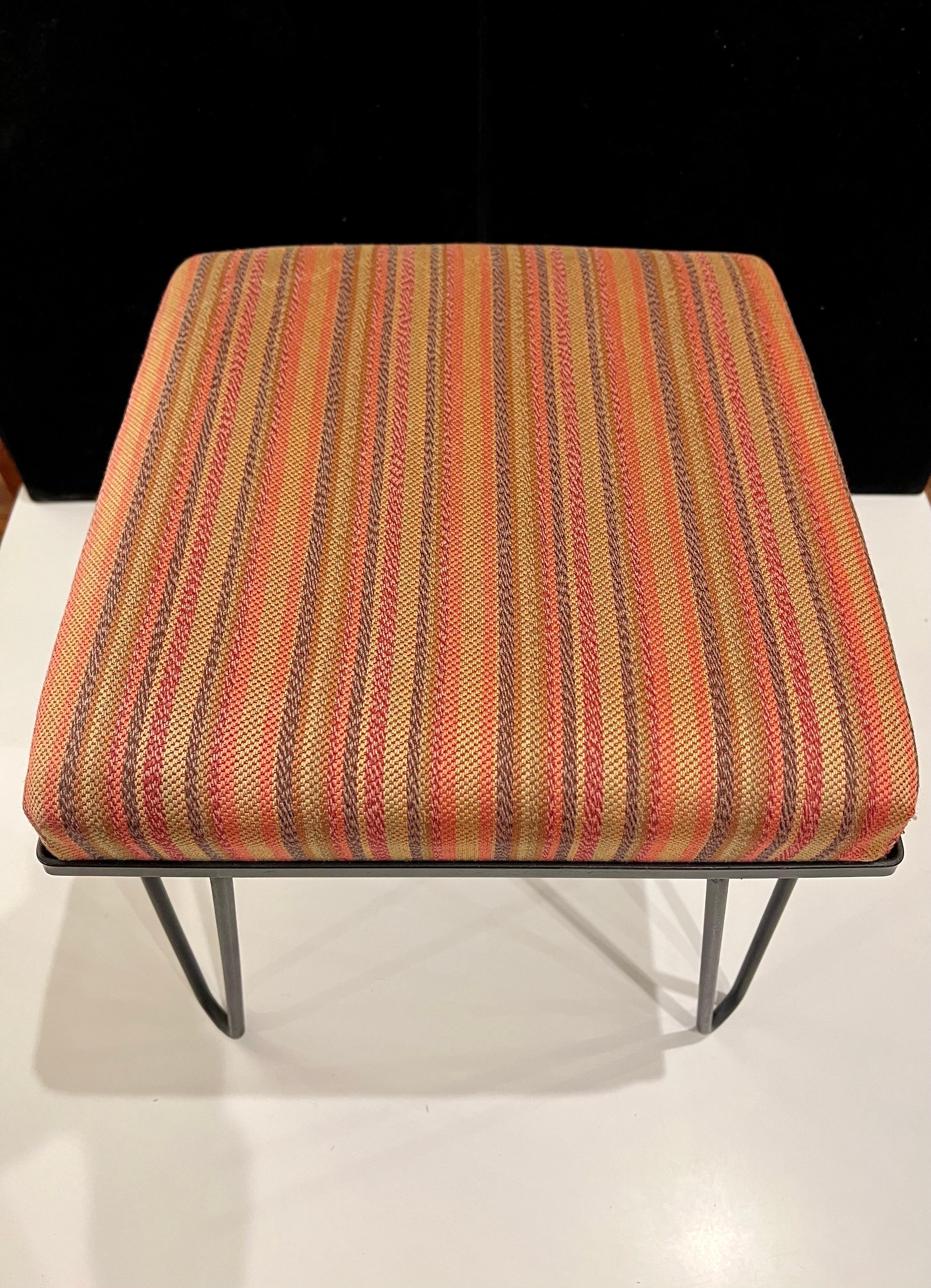 1950's American Mid-Century Modern Atomic Age Hairpin Legs Stool In Good Condition In San Diego, CA