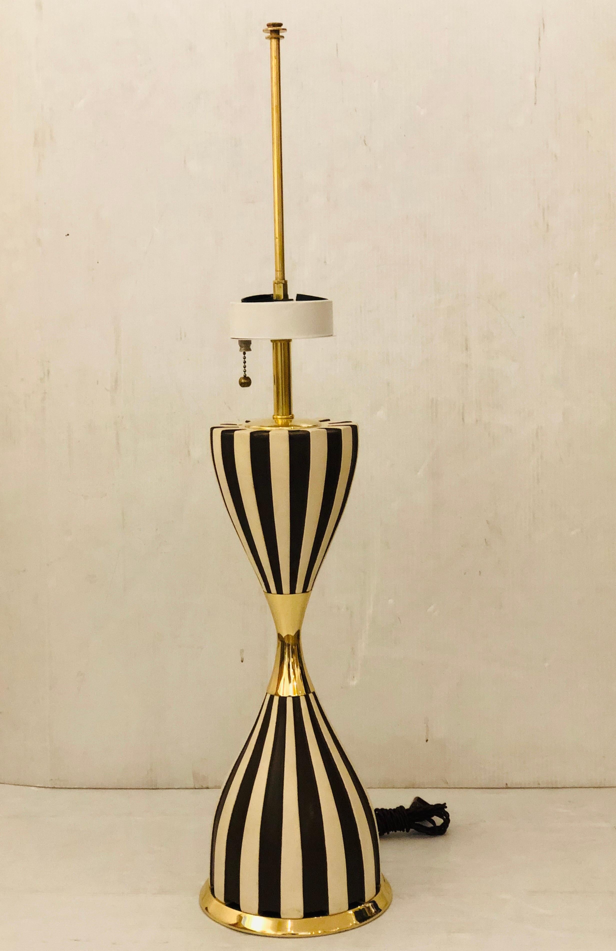 1950s American Mid-Century Modern Harlequin Table Lamp by Lightolier In Excellent Condition In San Diego, CA