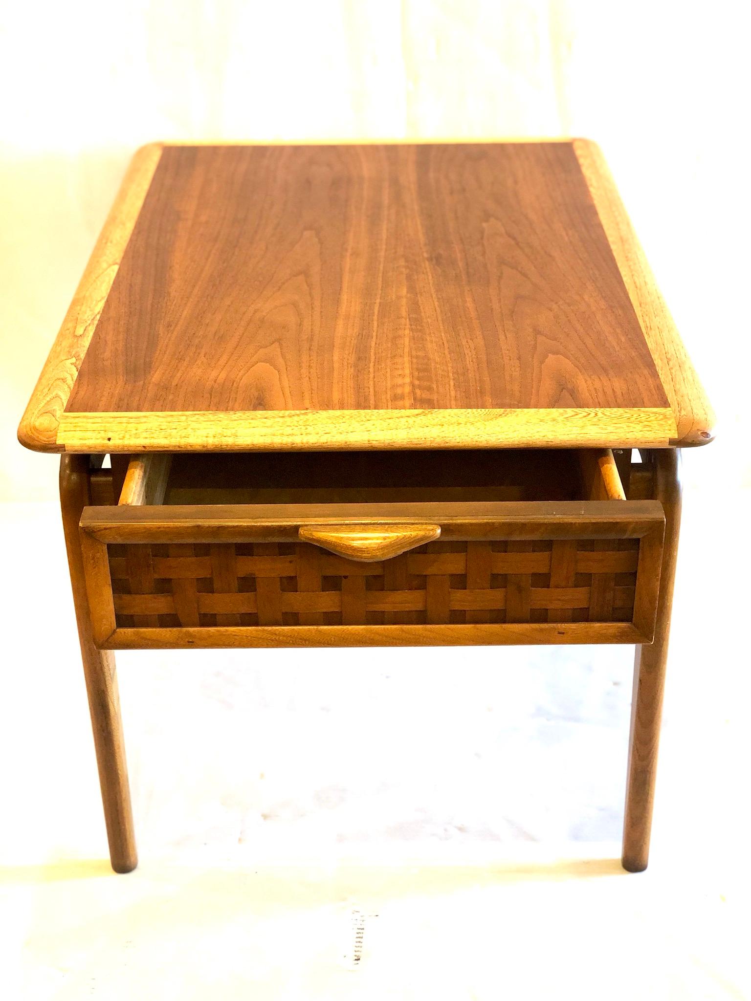 1950s American Modern Walnut End Side Table Atomic Age In Good Condition In San Diego, CA