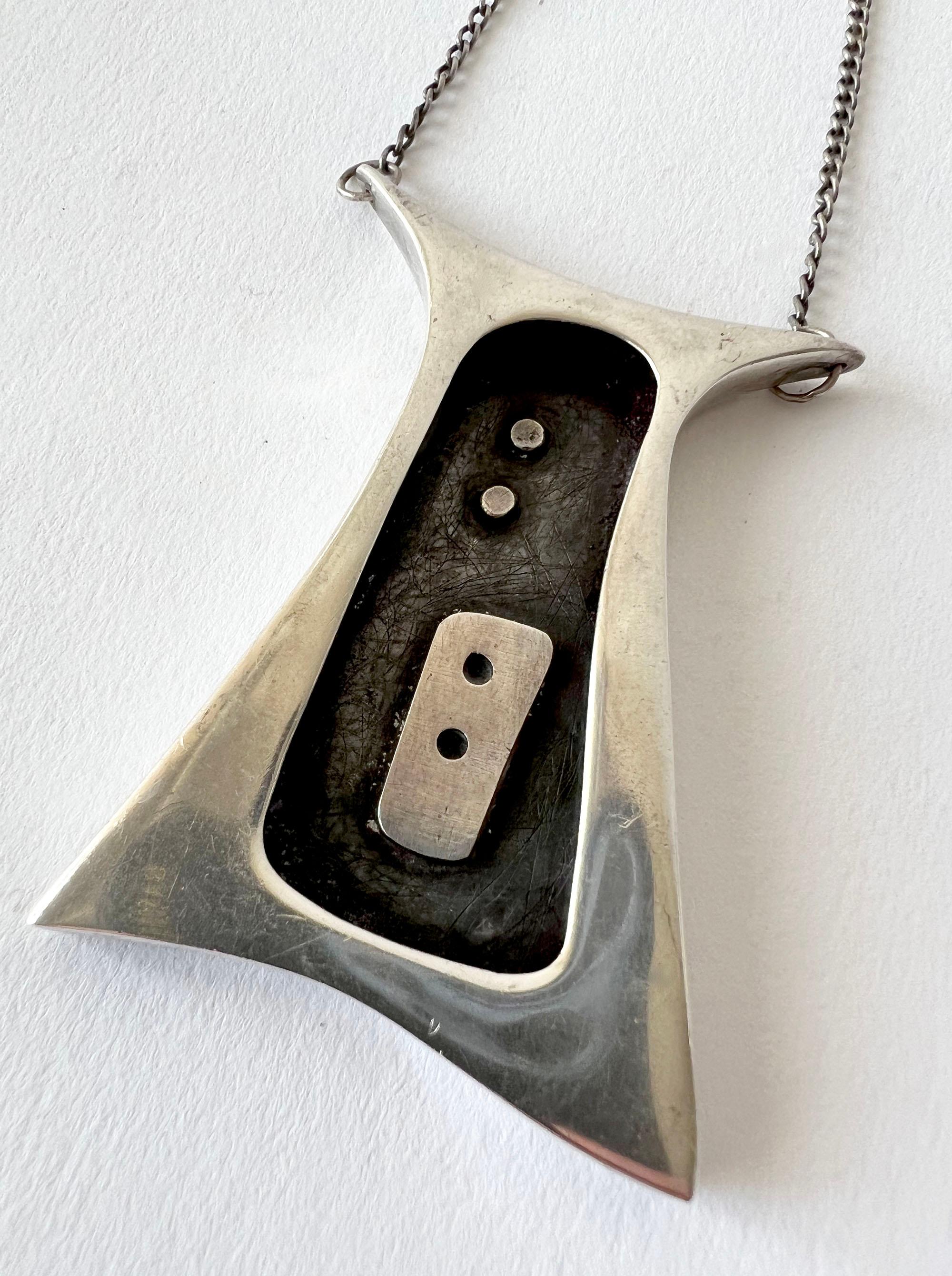 1950s American Modernist Studio Sterling Silver Shadowbox Pendant Necklace In Good Condition For Sale In Palm Springs, CA