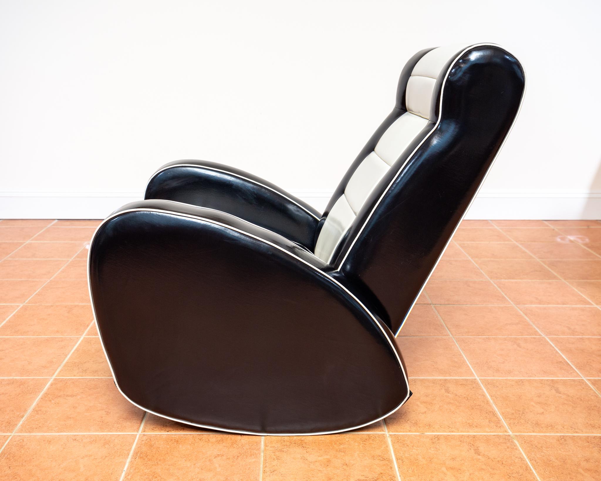 1950s Americana Style Rocking Chair Art Deco Lounge Chair Black White Armchair cuero de imitación en venta