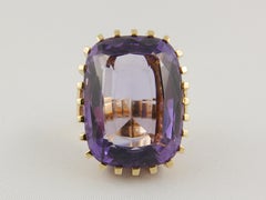 1950s Amethyst and Yellow Gold Ring