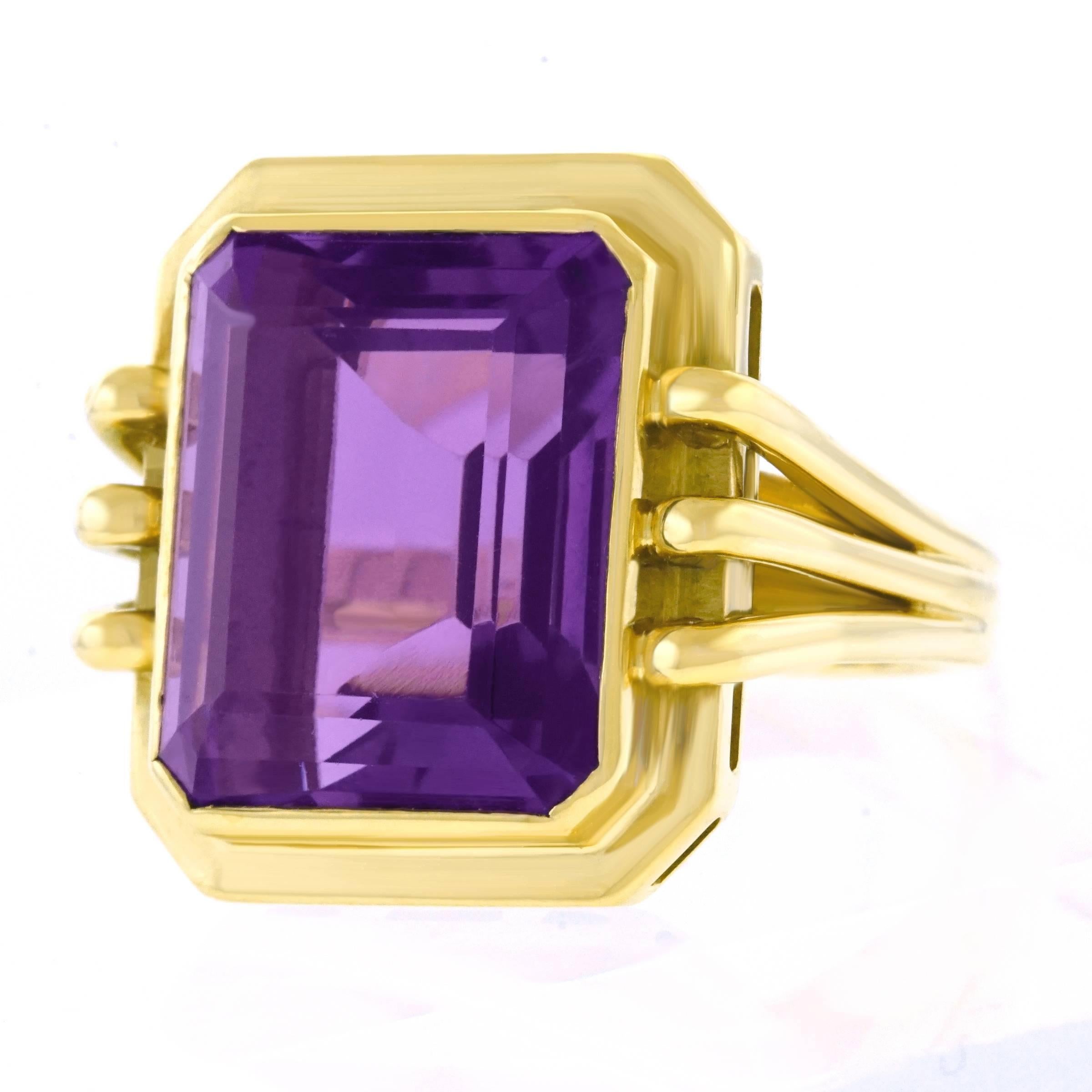 1950s Amethyst Set Gold Ring In Excellent Condition In Litchfield, CT