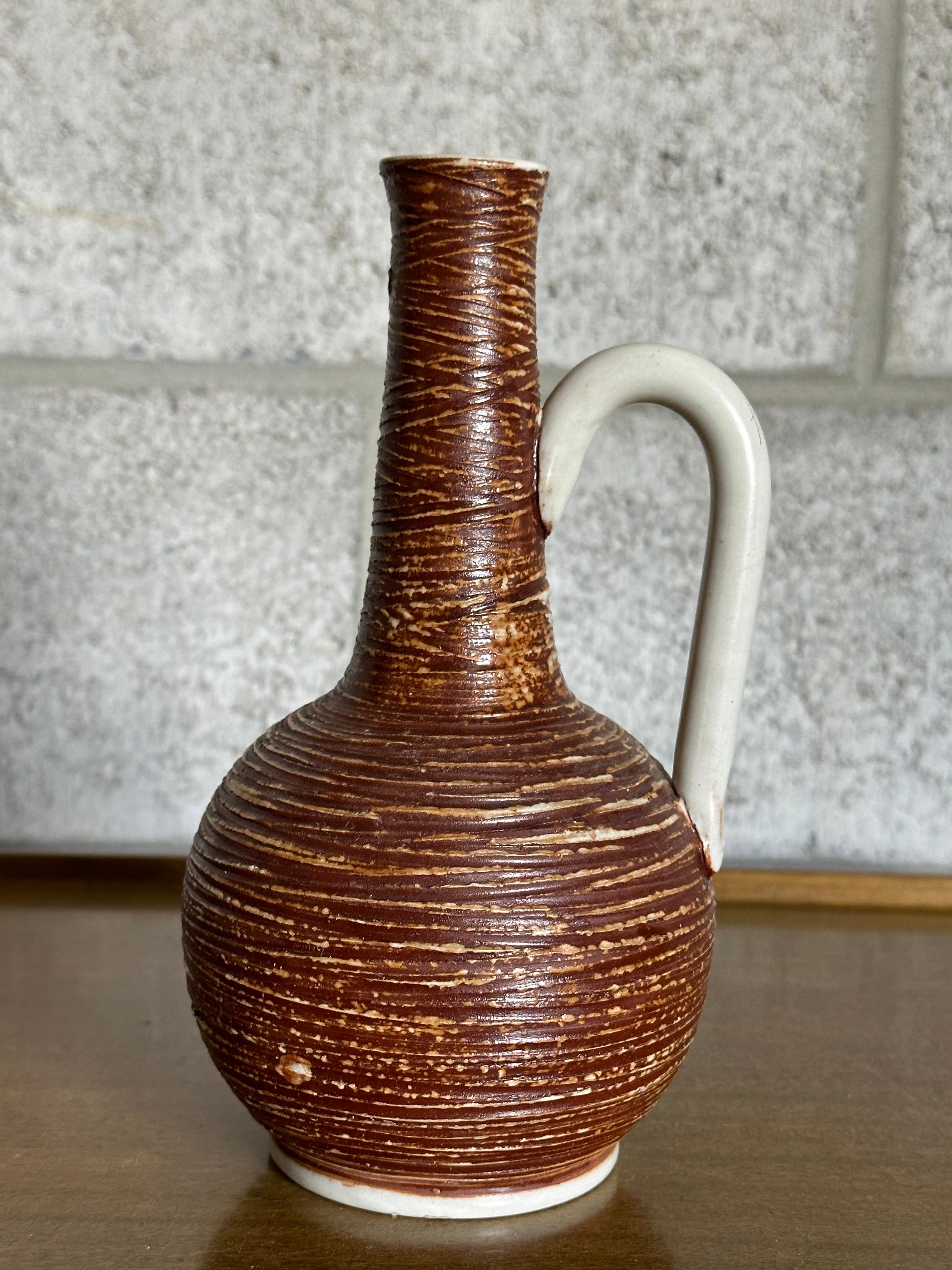 Vaso brocca Andersson & Johansson del 1950 per Höganäs Keramik, Svezia In condizioni buone in vendita a St.Petersburg, FL