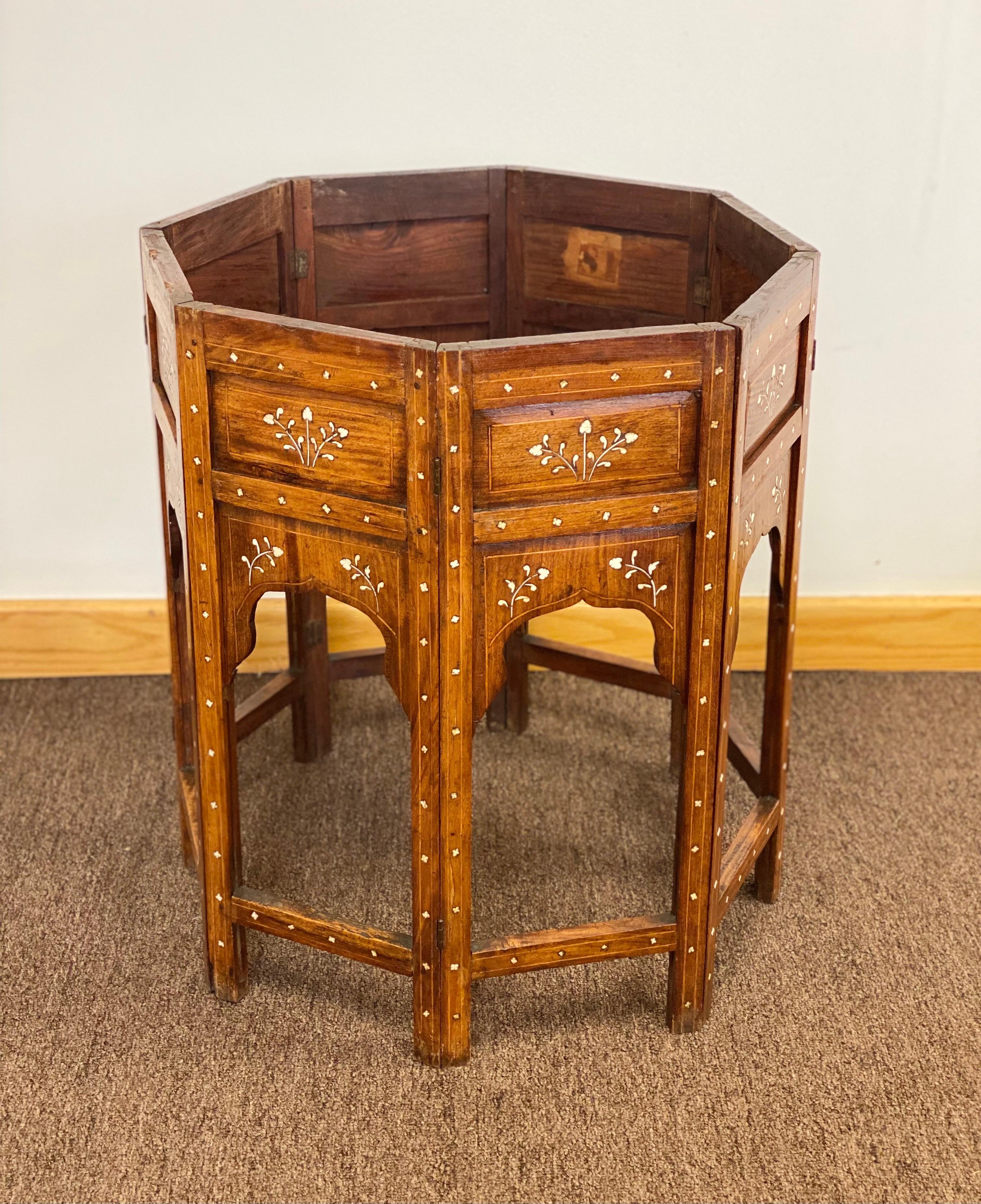 1950s Anglo-Indian Bone Inlaid Octagonal Side Folding Tea Table In Good Condition In Farmington Hills, MI