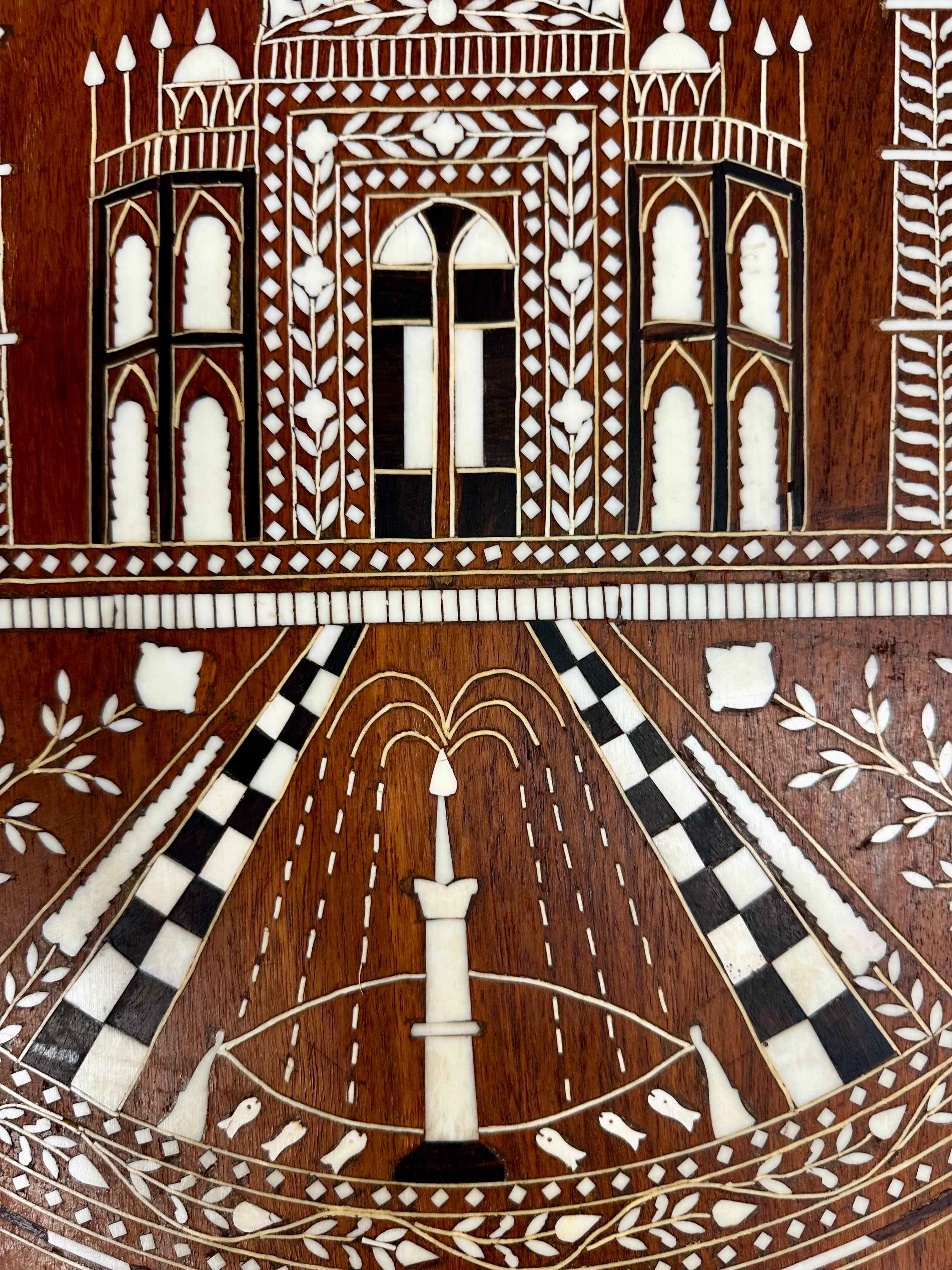 1950er Jahre Anglo-indischer Taj Mahal-Tisch mit Knocheneinlage, rund, klappbar, Teetisch im Angebot 6