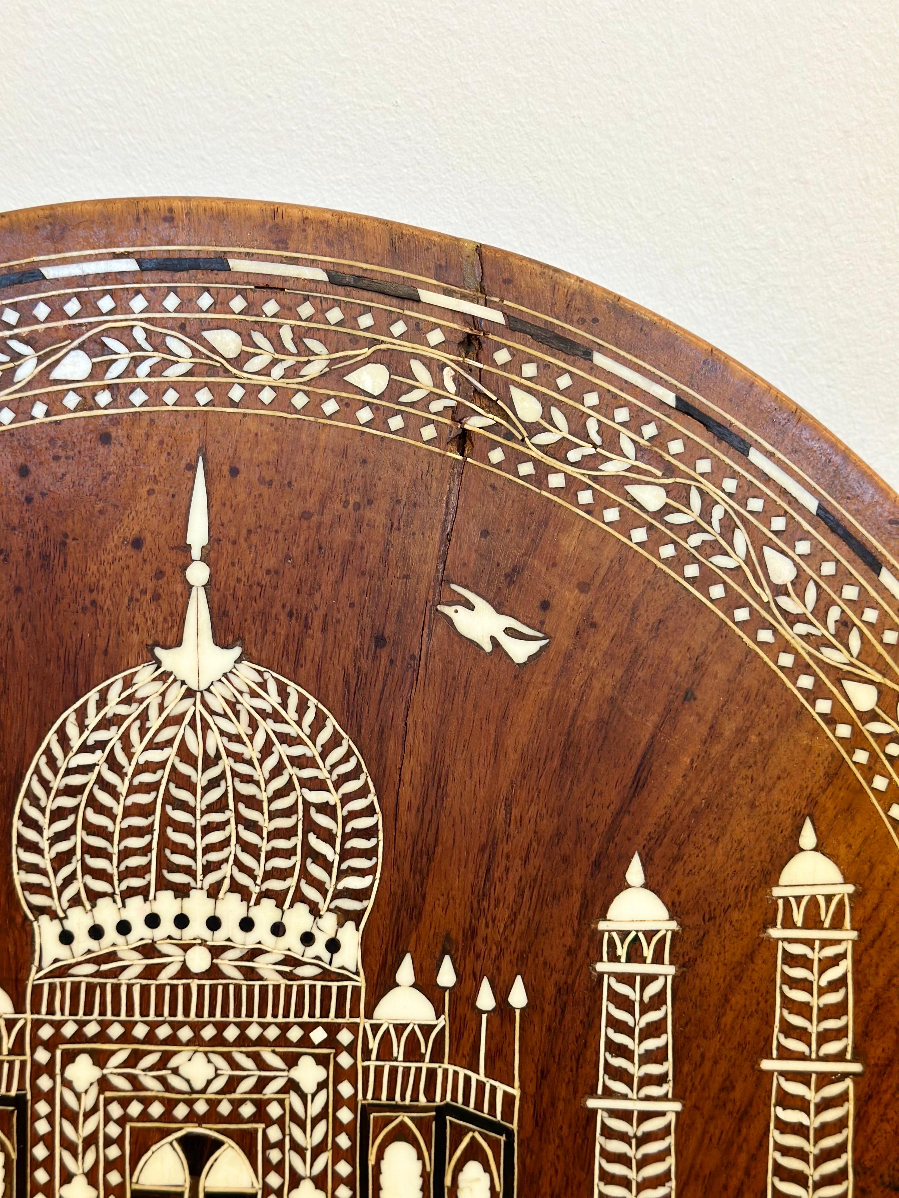 1950er Jahre Anglo-indischer Taj Mahal-Tisch mit Knocheneinlage, rund, klappbar, Teetisch im Angebot 1