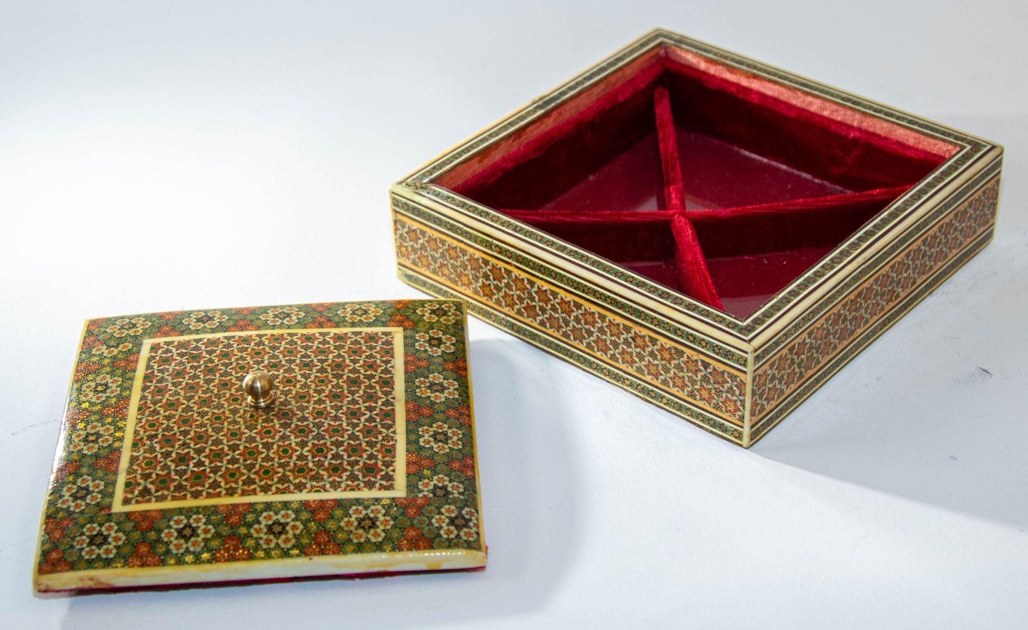Boîte à bijoux à incrustation de mosaïque Micro Sadeli Anglo Indienne des années 1950 en vente 3