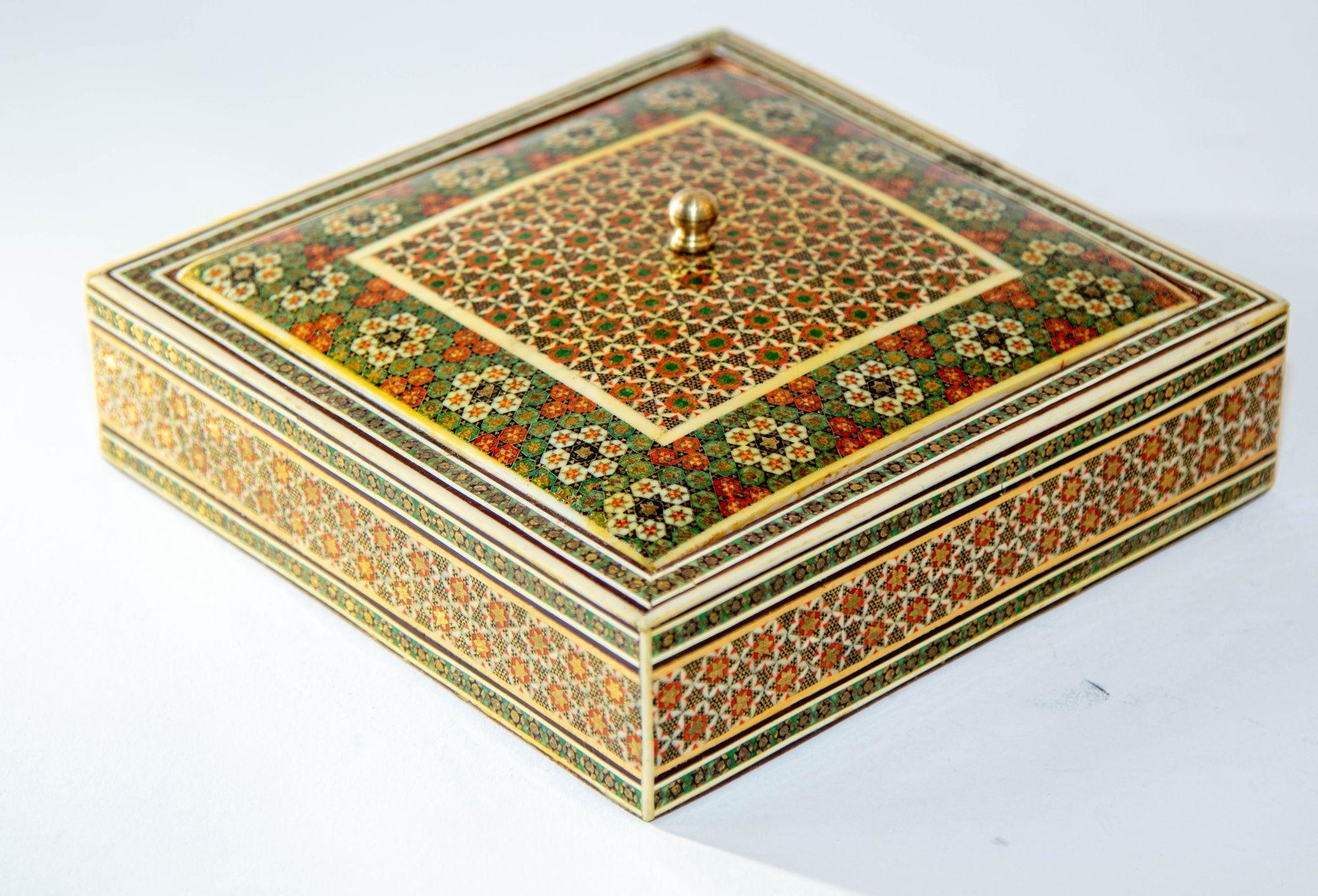 1950s Anglo Indian Micro Sadeli Mosaic Inlaid Jewelry Box In Good Condition For Sale In North Hollywood, CA
