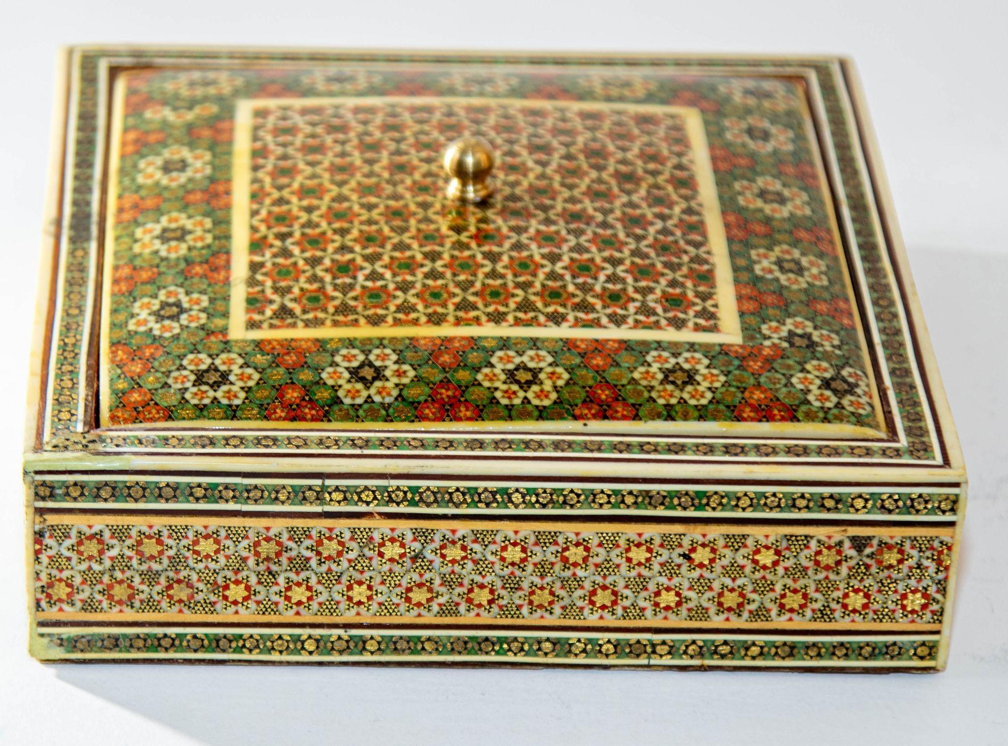 20ième siècle Boîte à bijoux à incrustation de mosaïque Micro Sadeli Anglo Indienne des années 1950 en vente