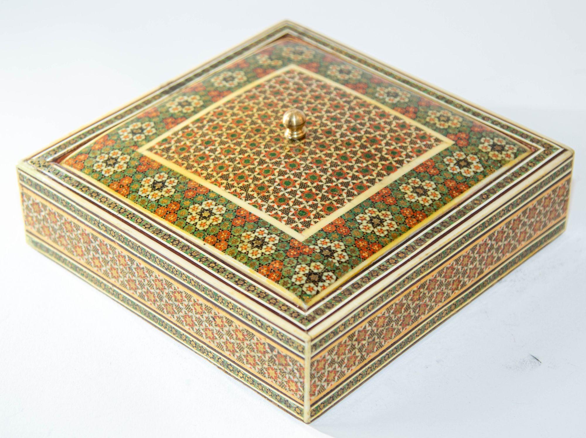 1950er Jahre Anglo Indian Micro Sadeli Mosaik Intarsien-Schmuckkästchen (Obstholz) im Angebot