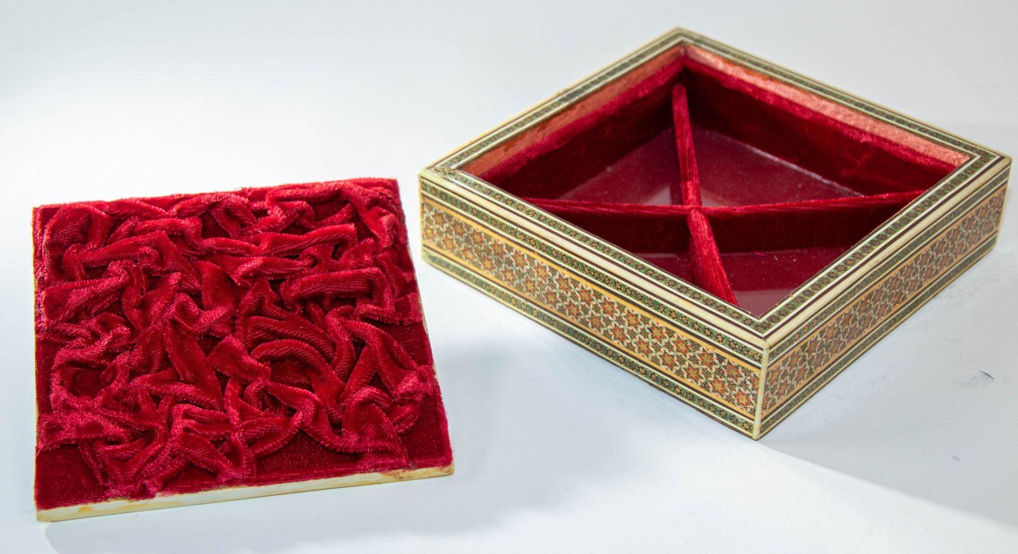 Boîte à bijoux à incrustation de mosaïque Micro Sadeli Anglo Indienne des années 1950 en vente 2