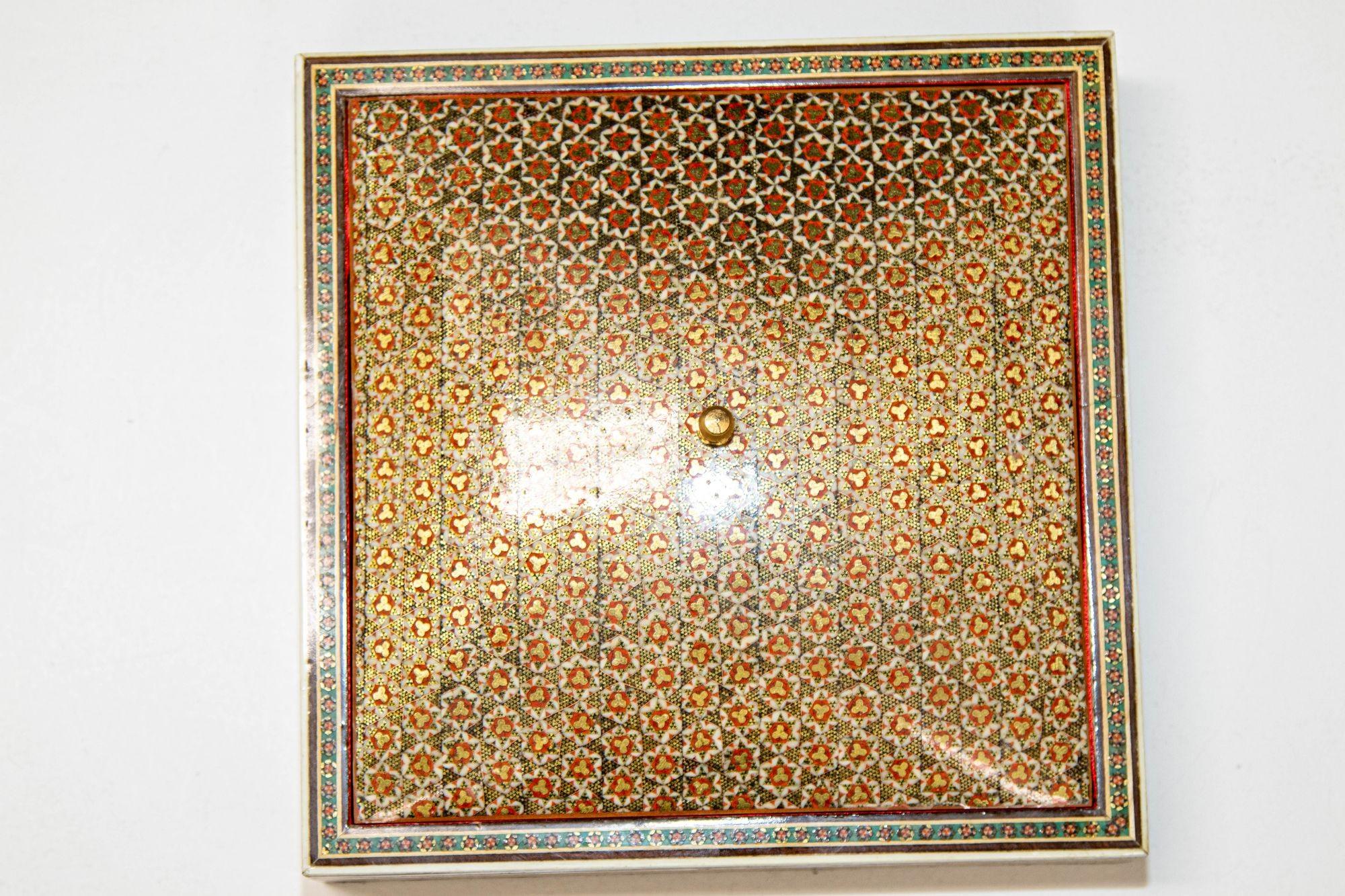 1950er Jahre Anglo Indian Style Micro Mosaic Inlaid Schmuck-Box im Angebot 3