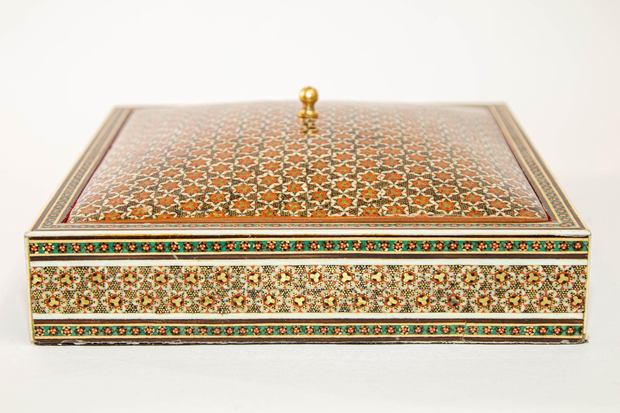 Boîte à bijoux à incrustation de micro-mosaïques de style anglo-indien des années 1950 en vente 4