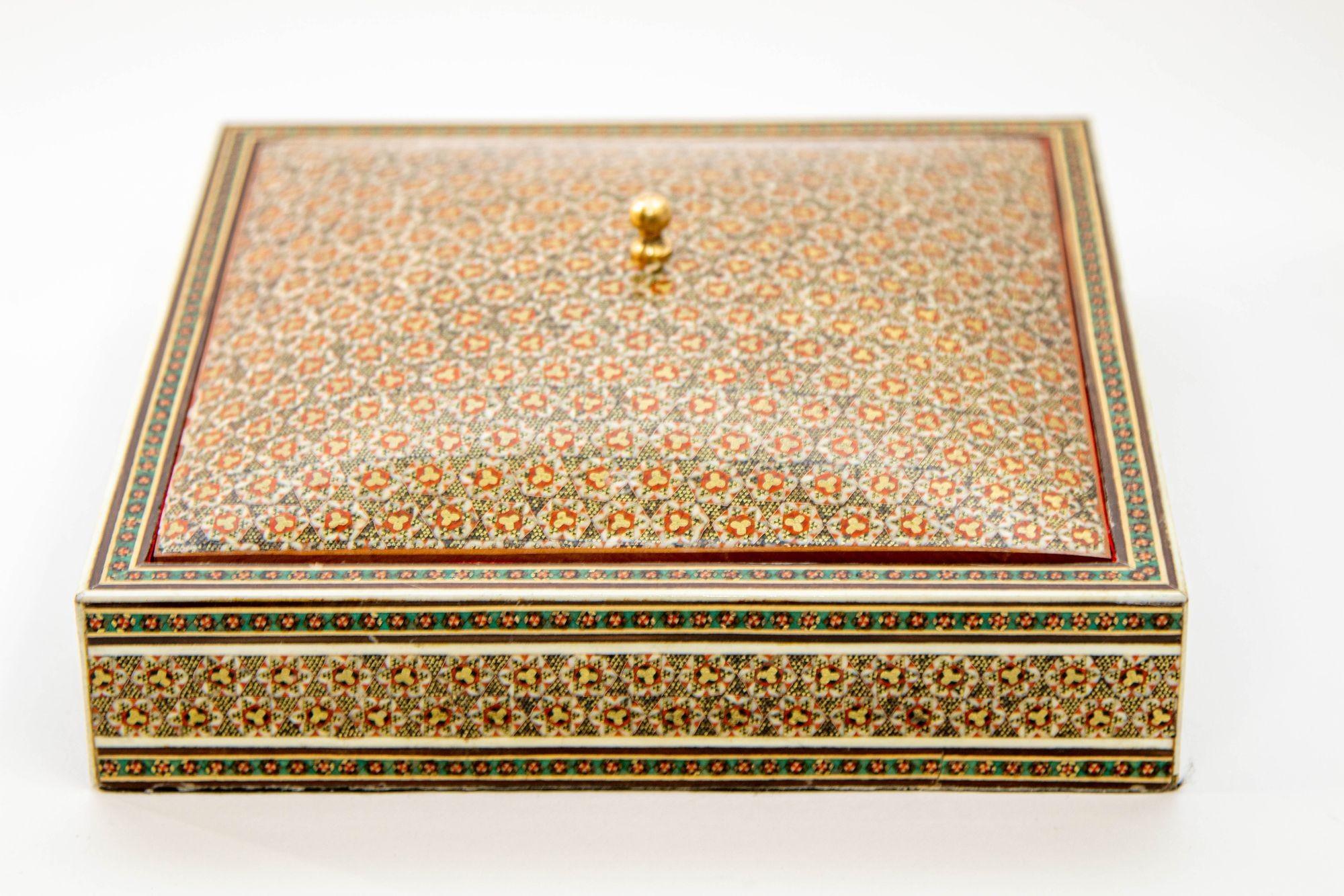 1950s Anglo Indian Style Micro Mosaic Inlaid Jewelry Box In Good Condition For Sale In North Hollywood, CA