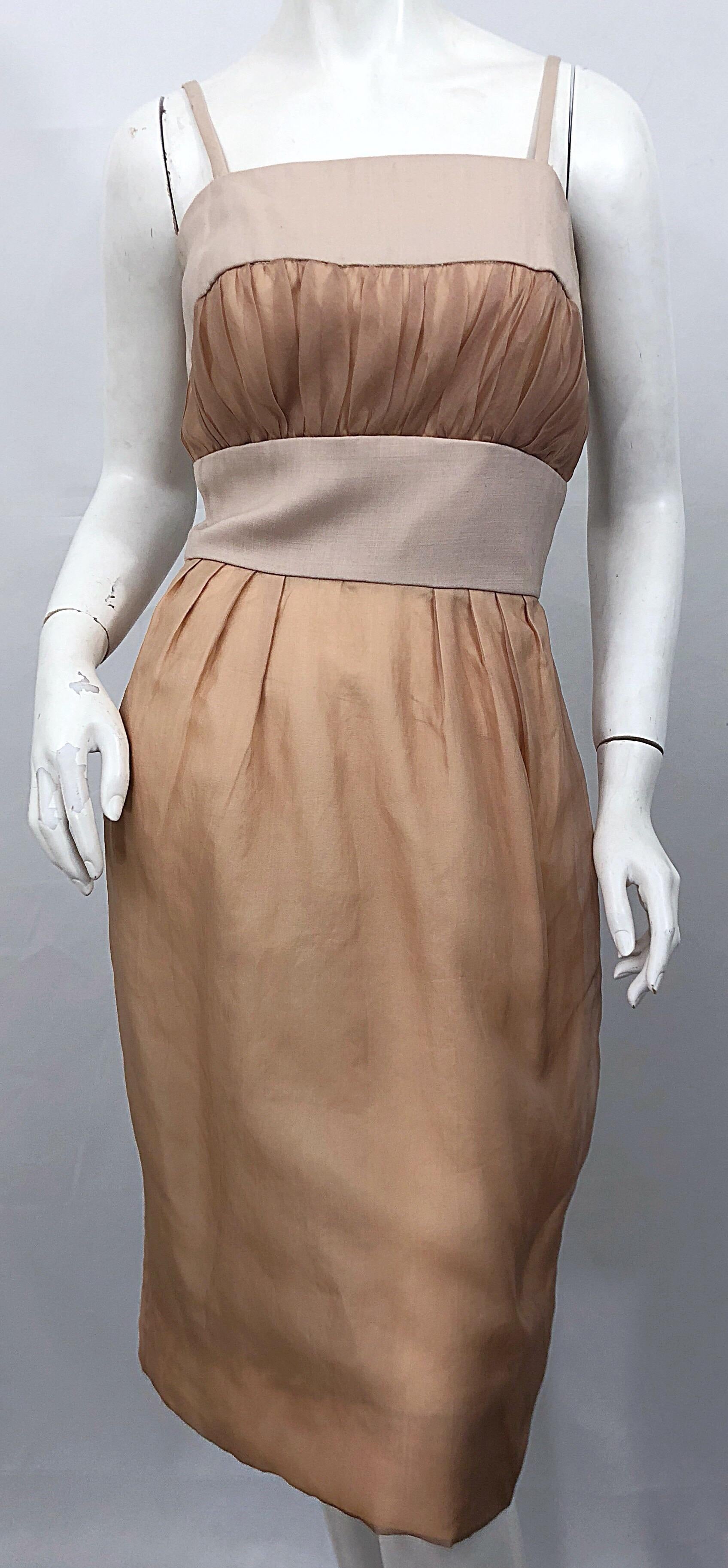 1950er Anita Modes Demi Couture Nude Blush Seide Vintage 50er Chiffon Kleid (Braun) im Angebot