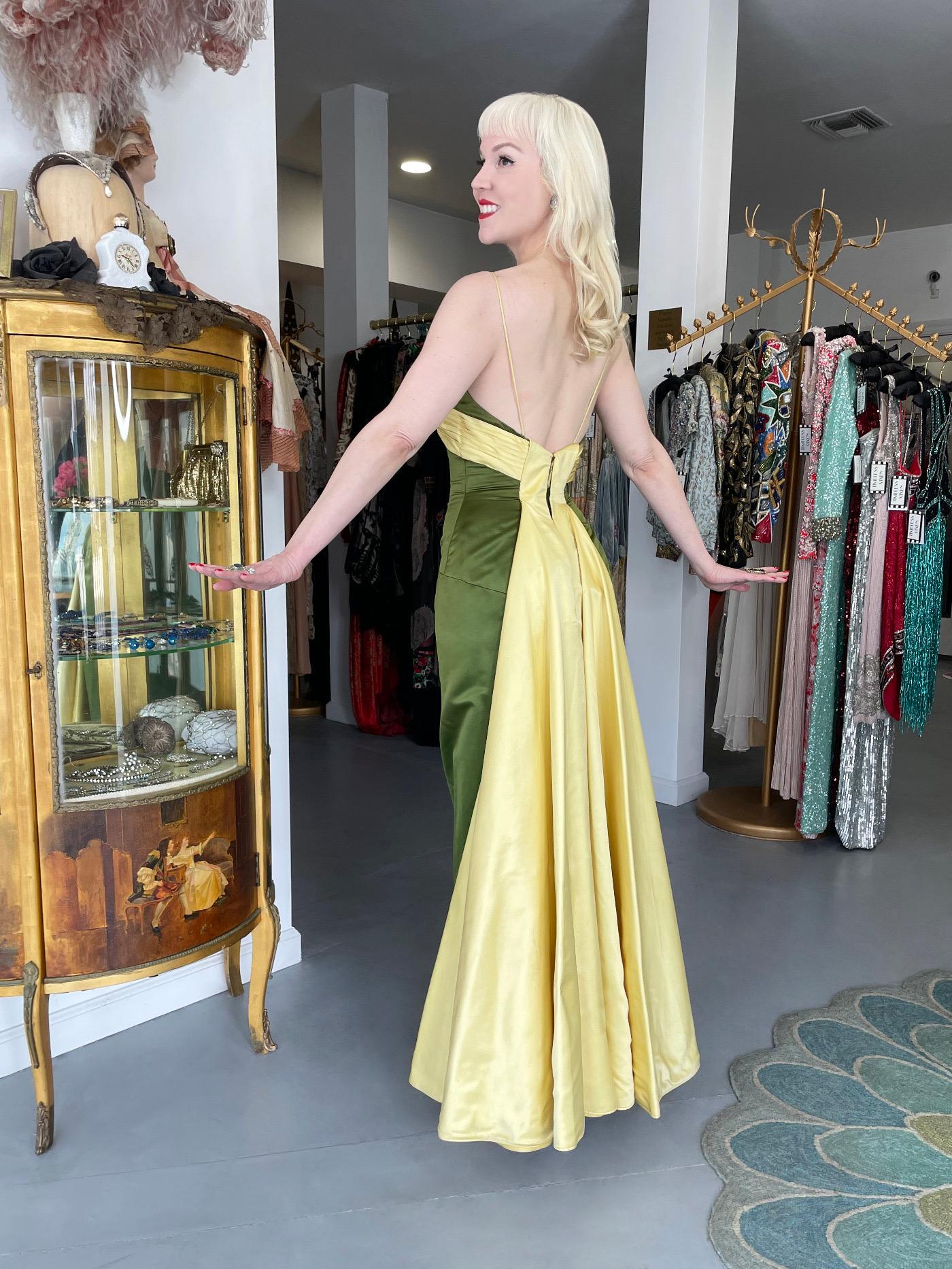 1950's Anne Verdi Couture Green & Yellow Silk Winged-Bust Hourglass Trained Gown For Sale 11
