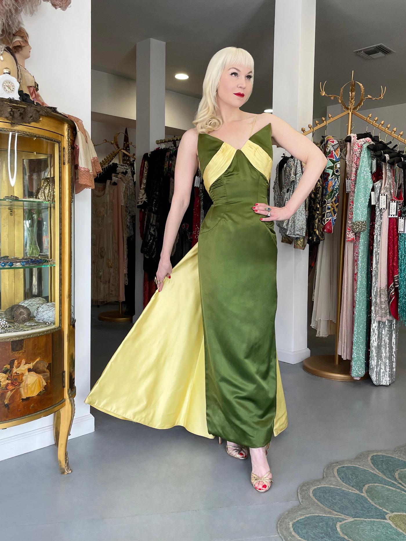 Brown 1950's Anne Verdi Couture Green & Yellow Silk Winged-Bust Hourglass Trained Gown For Sale