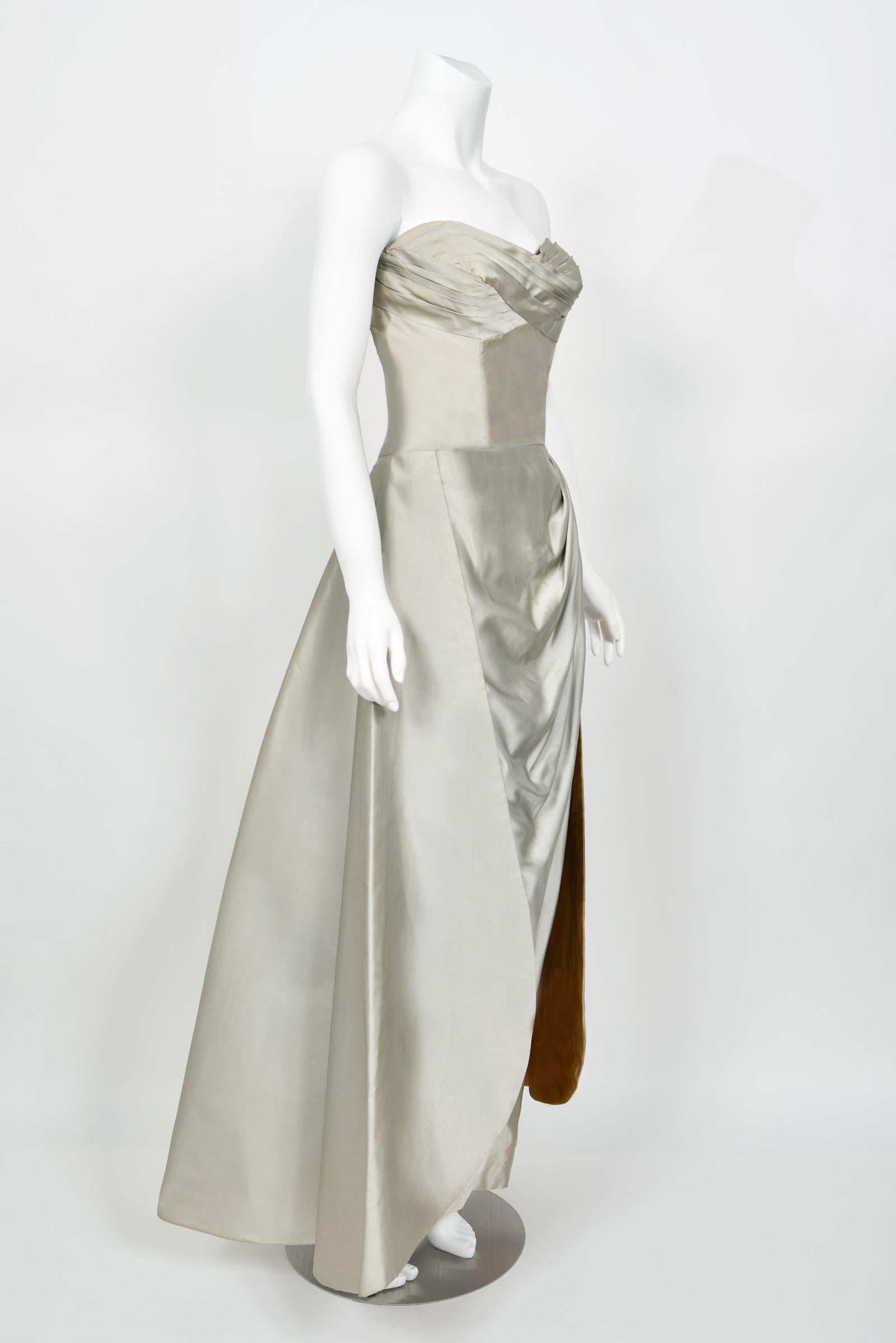 Anne Verdi Couture 1950 - Robe à jupe en soie bleu glacier avec bustier froncé 7