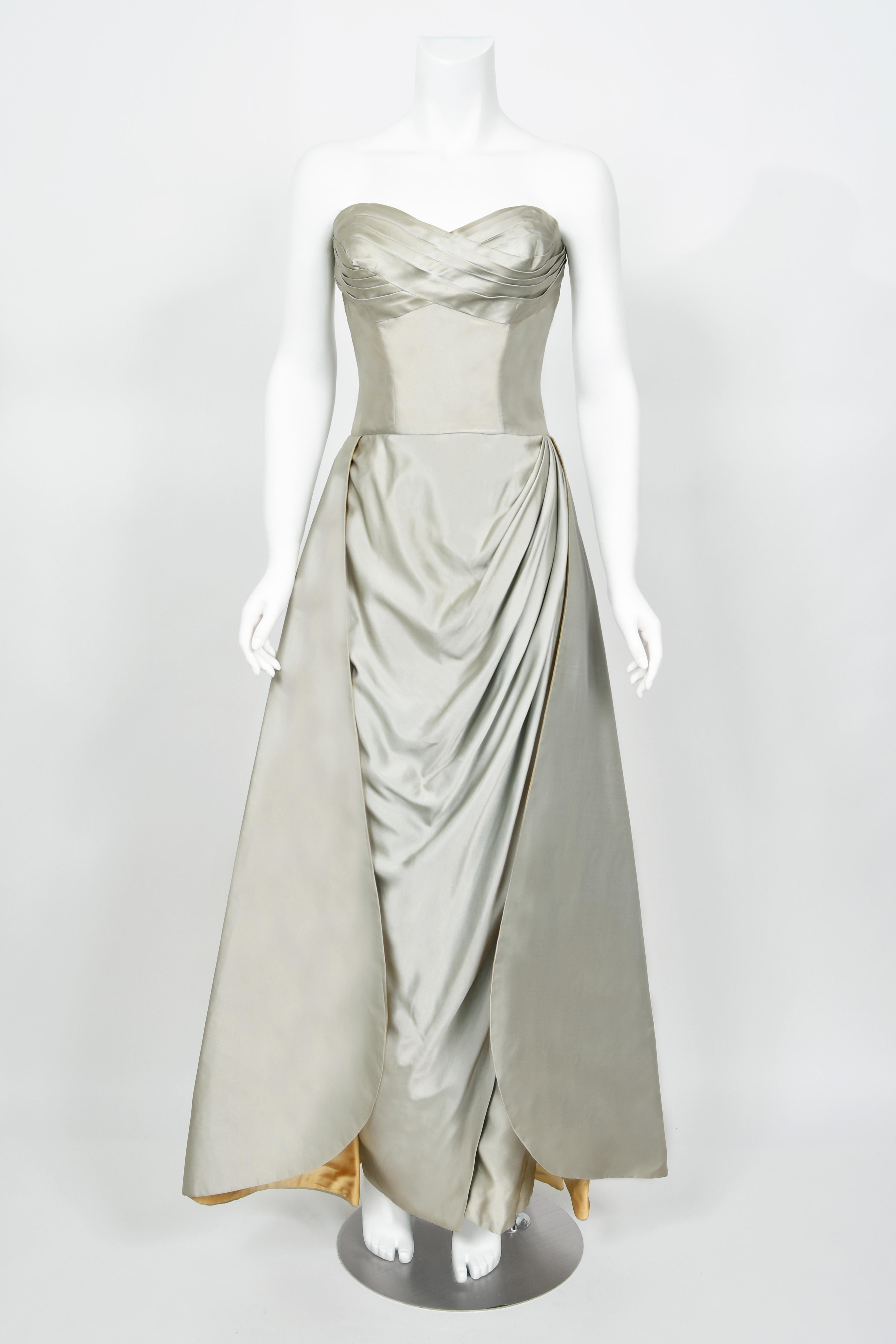 Anne Verdi Couture 1950 - Robe à jupe en soie bleu glacier avec bustier froncé 10