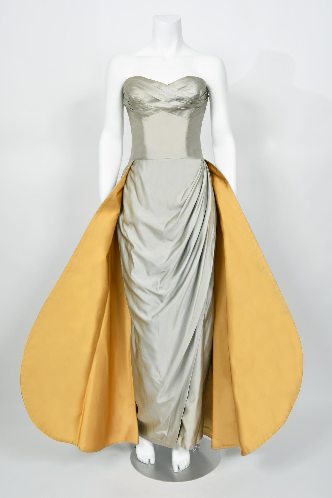 Anne Verdi Couture 1950 - Robe à jupe en soie bleu glacier avec bustier froncé 2