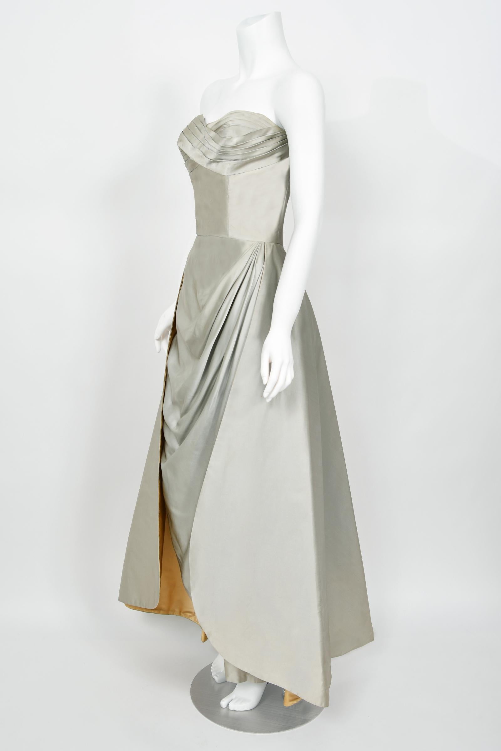Anne Verdi Couture 1950 - Robe à jupe en soie bleu glacier avec bustier froncé 4