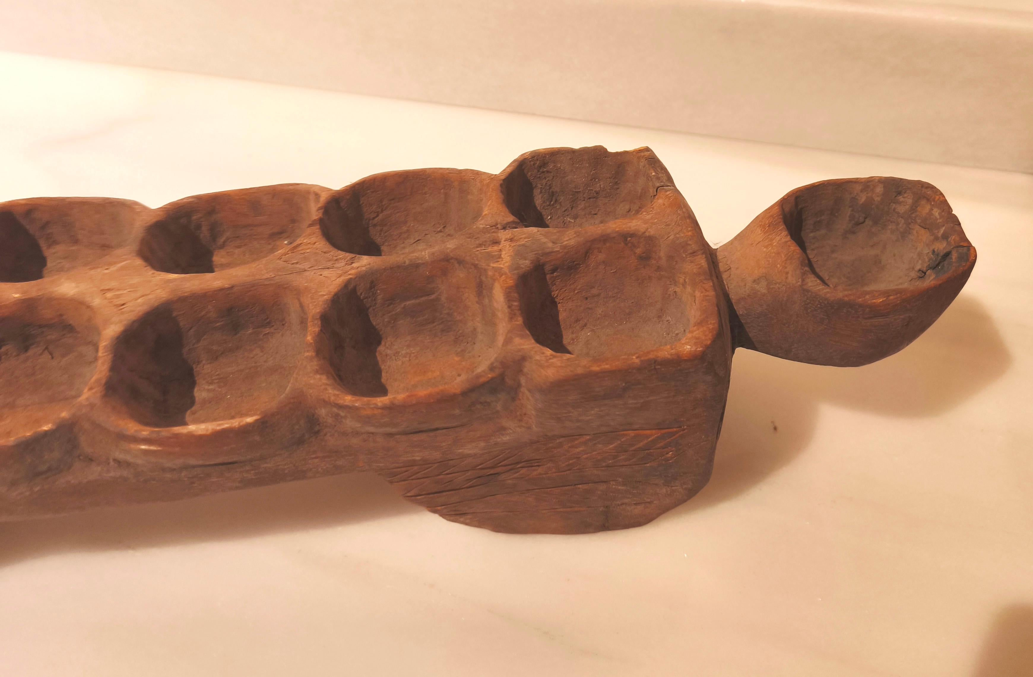 Antiquités des années 1950 Plateau de jeu africain Mancala sculpté en Wood Bon état - En vente à Marbella, ES