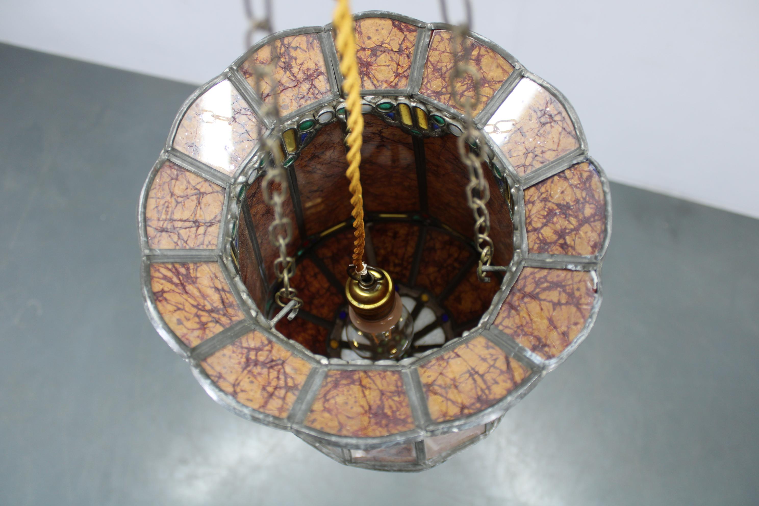 Lampada a sospensione in vetro antico degli anni '50 in stile Tiffany in vendita 3
