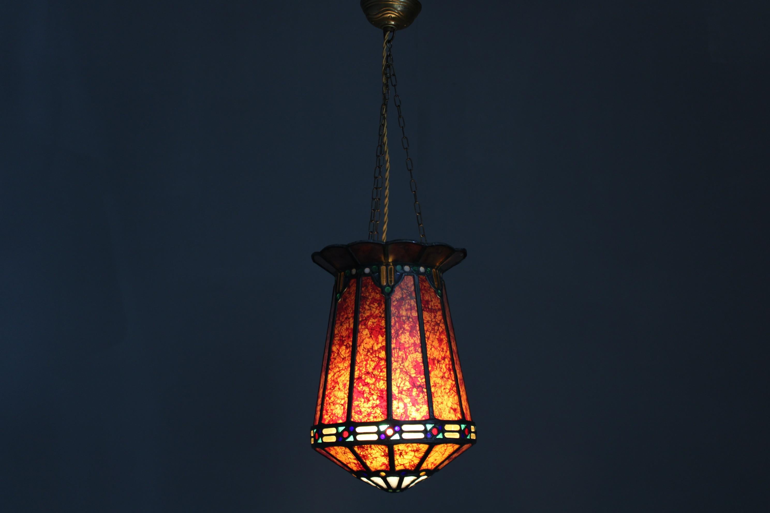 Lampada a sospensione in vetro antico degli anni '50 in stile Tiffany in vendita 6