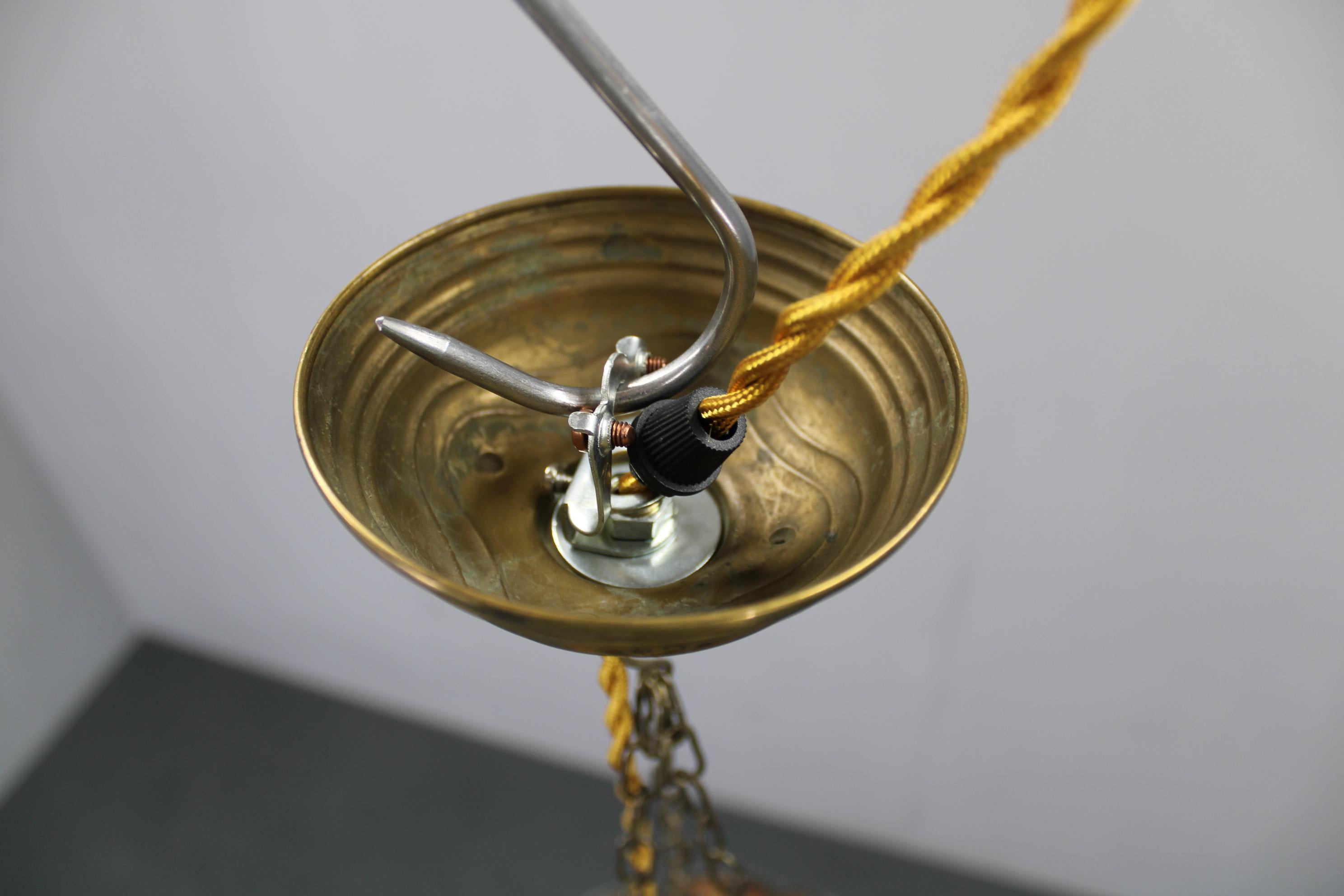 Lampada a sospensione in vetro antico degli anni '50 in stile Tiffany in vendita 2
