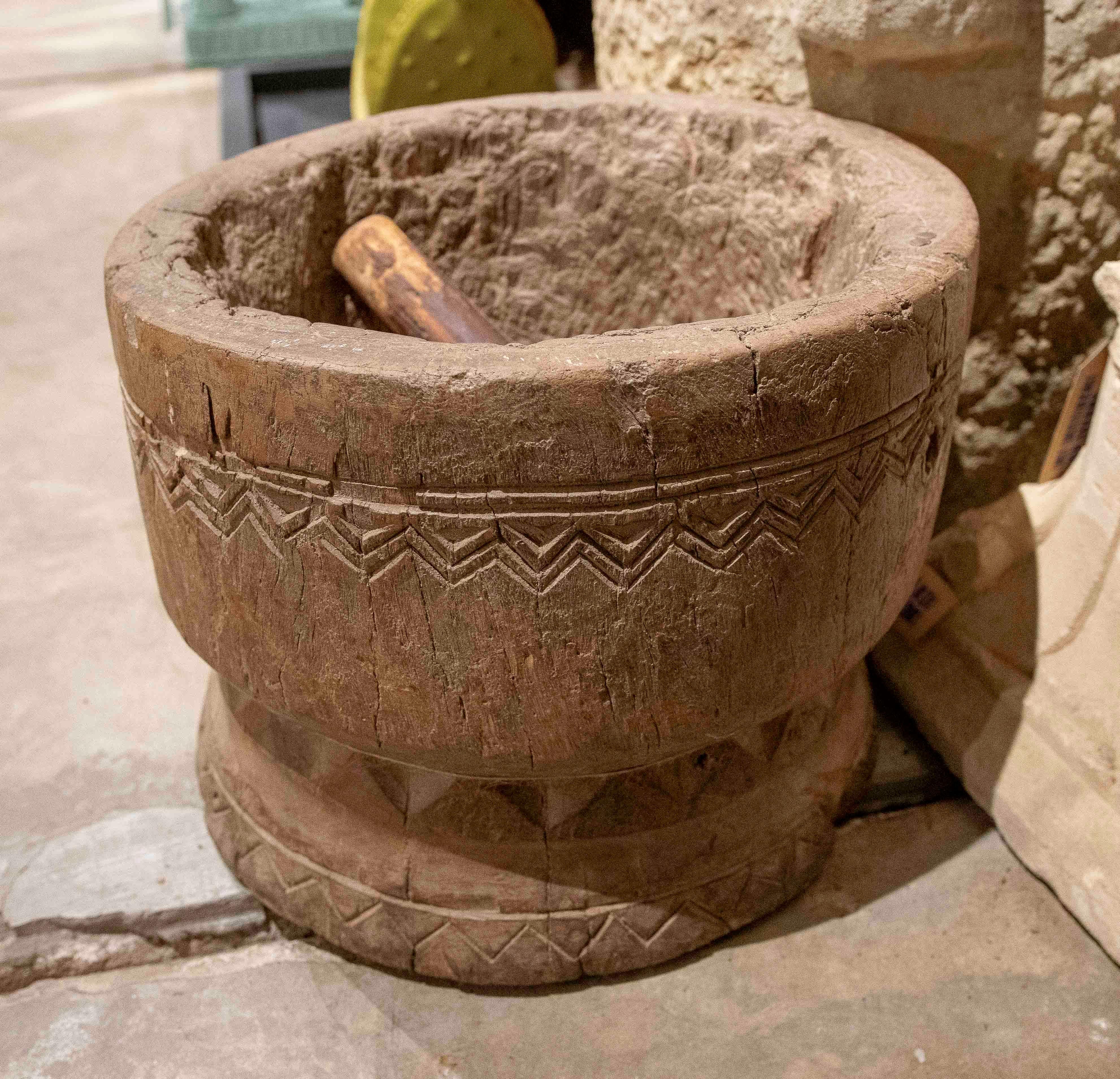 1950er Jahre Antiker handgeschnitzter Holzmörser im Angebot 5