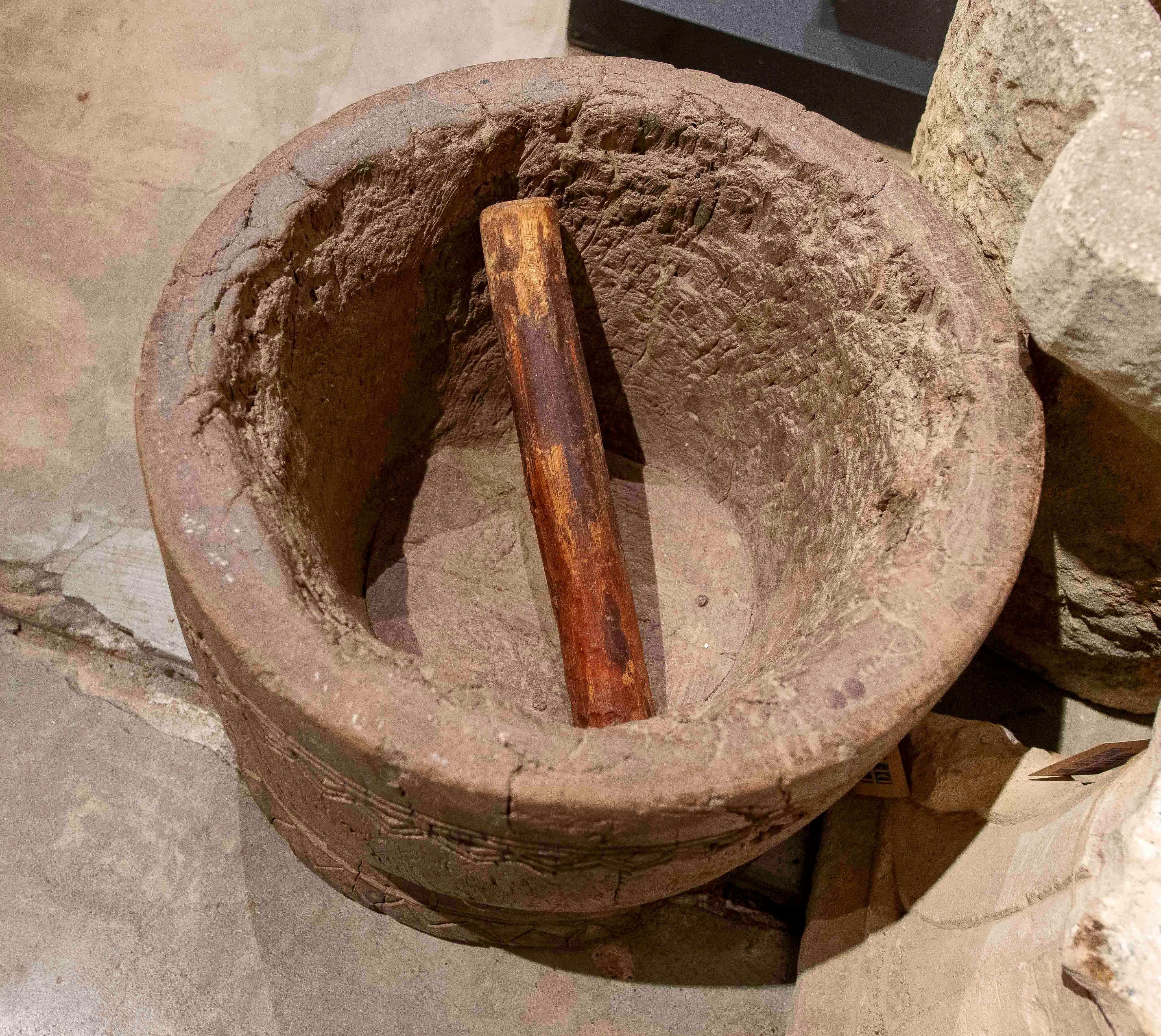 1950er Jahre Antiker handgeschnitzter Holzmörser im Angebot 7