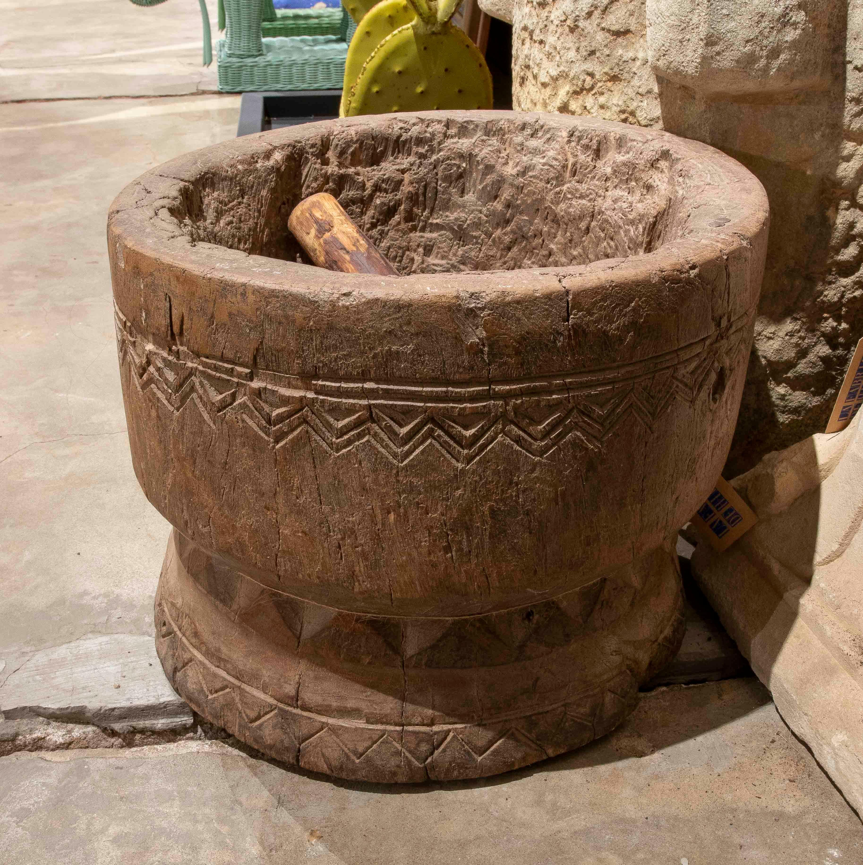 1950er Jahre Antiker handgeschnitzter Holzmörser (Spanisch) im Angebot