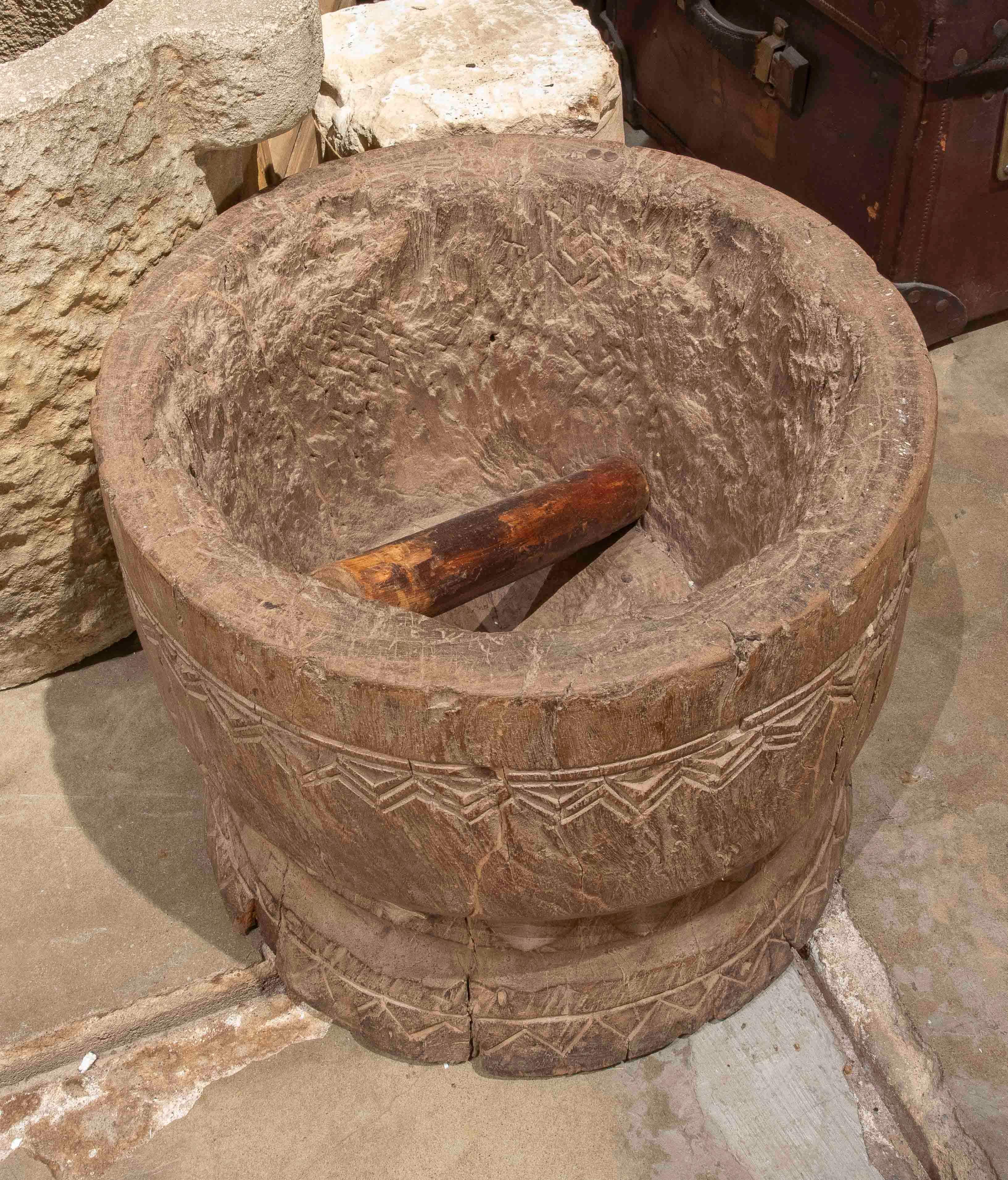 1950er Jahre Antiker handgeschnitzter Holzmörser (20. Jahrhundert) im Angebot